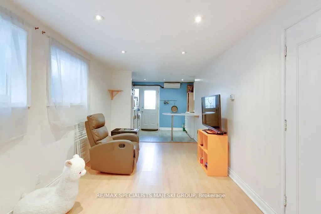 Photo 6 of Unit Bsmnt, 14 Helena Avenue, Toronto, Wychwood — HOMEH