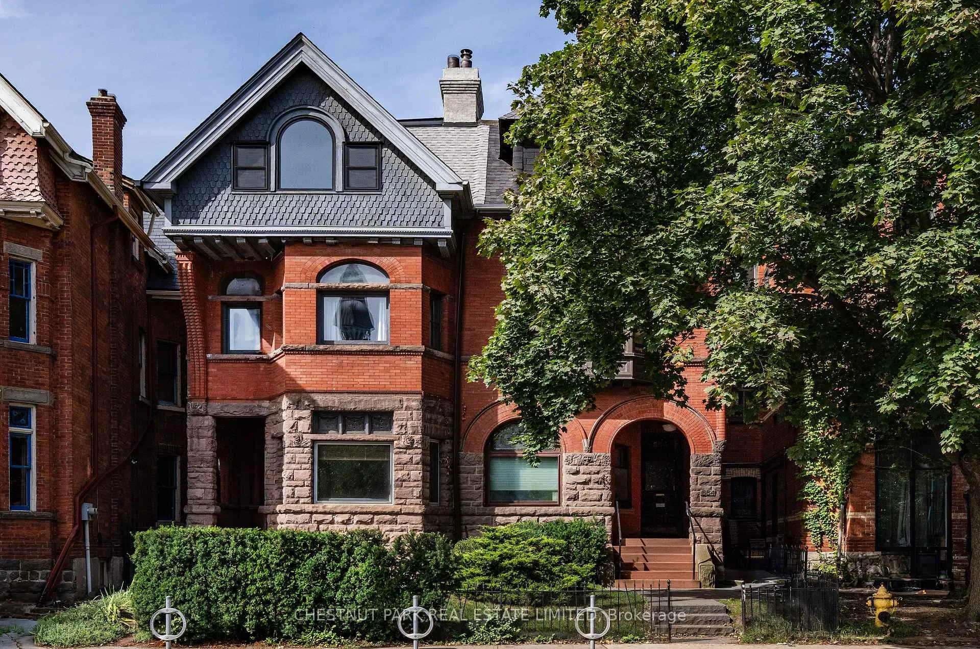 Photo 1 of Unit Lower Unit, 554 Spadina Crescent, Toronto, University — HOMEH