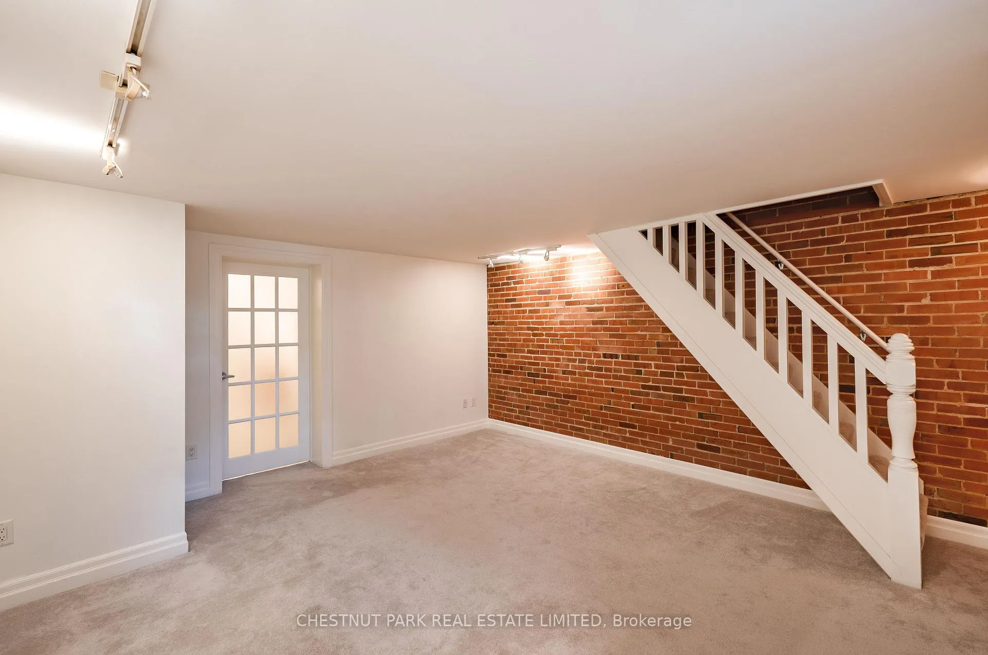 Photo 12 of Unit Lower Unit, 554 Spadina Crescent, Toronto, University — HOMEH