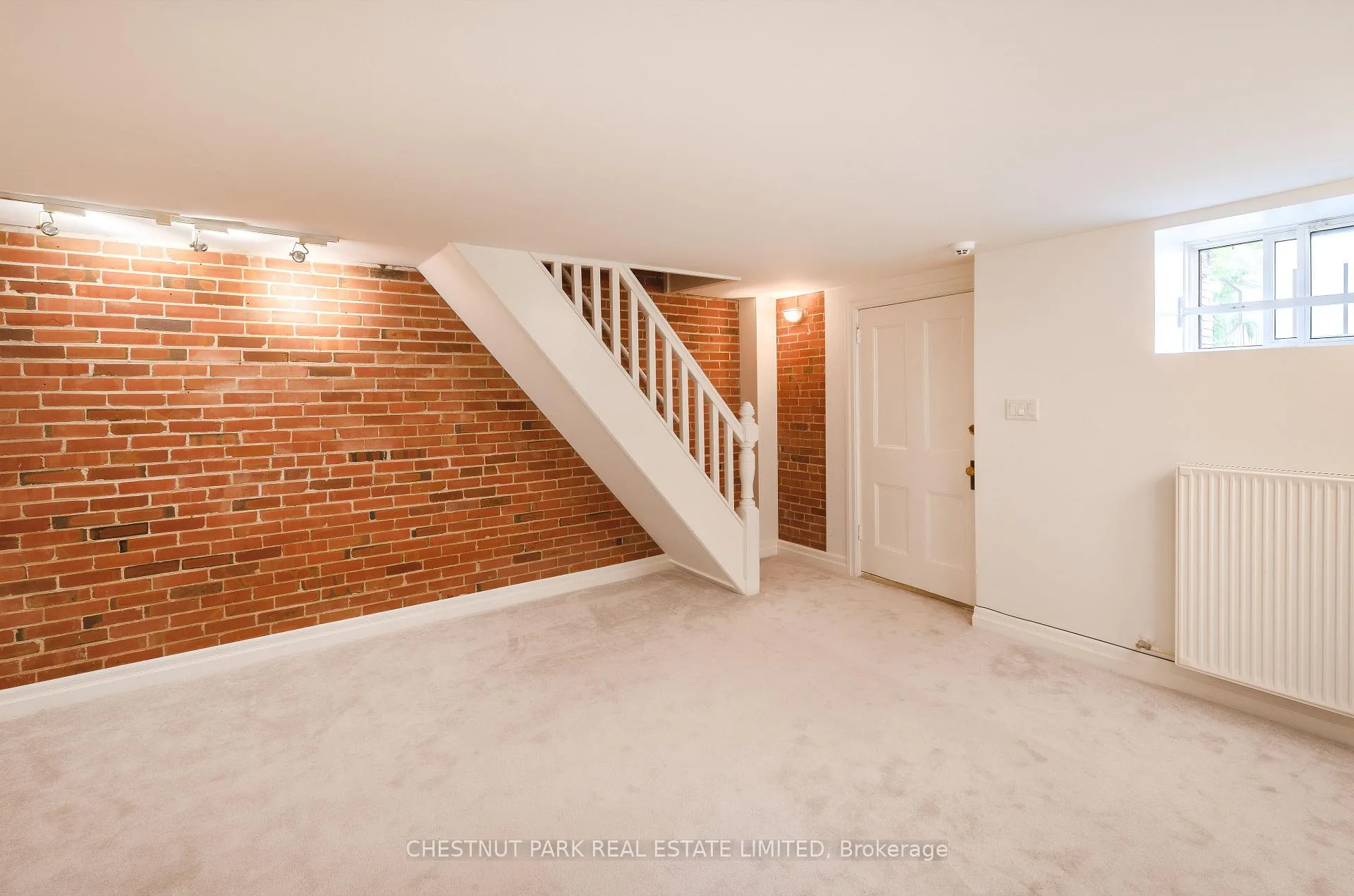 Photo 13 of Unit Lower Unit, 554 Spadina Crescent, Toronto, University — HOMEH