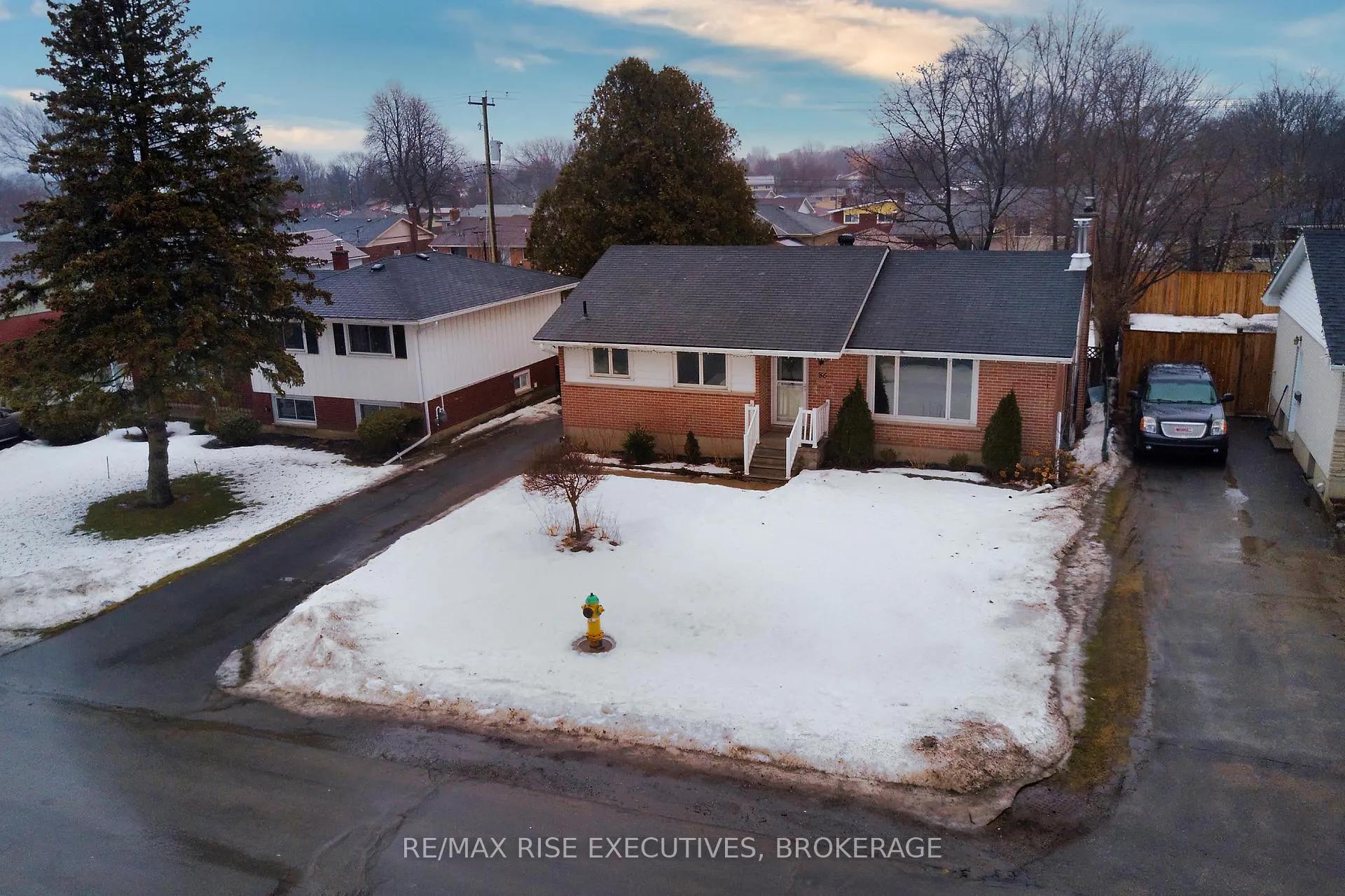 Photo 2 of Unit 2, 86 Morenz Crescent, Kingston, Rideau — HOMEH