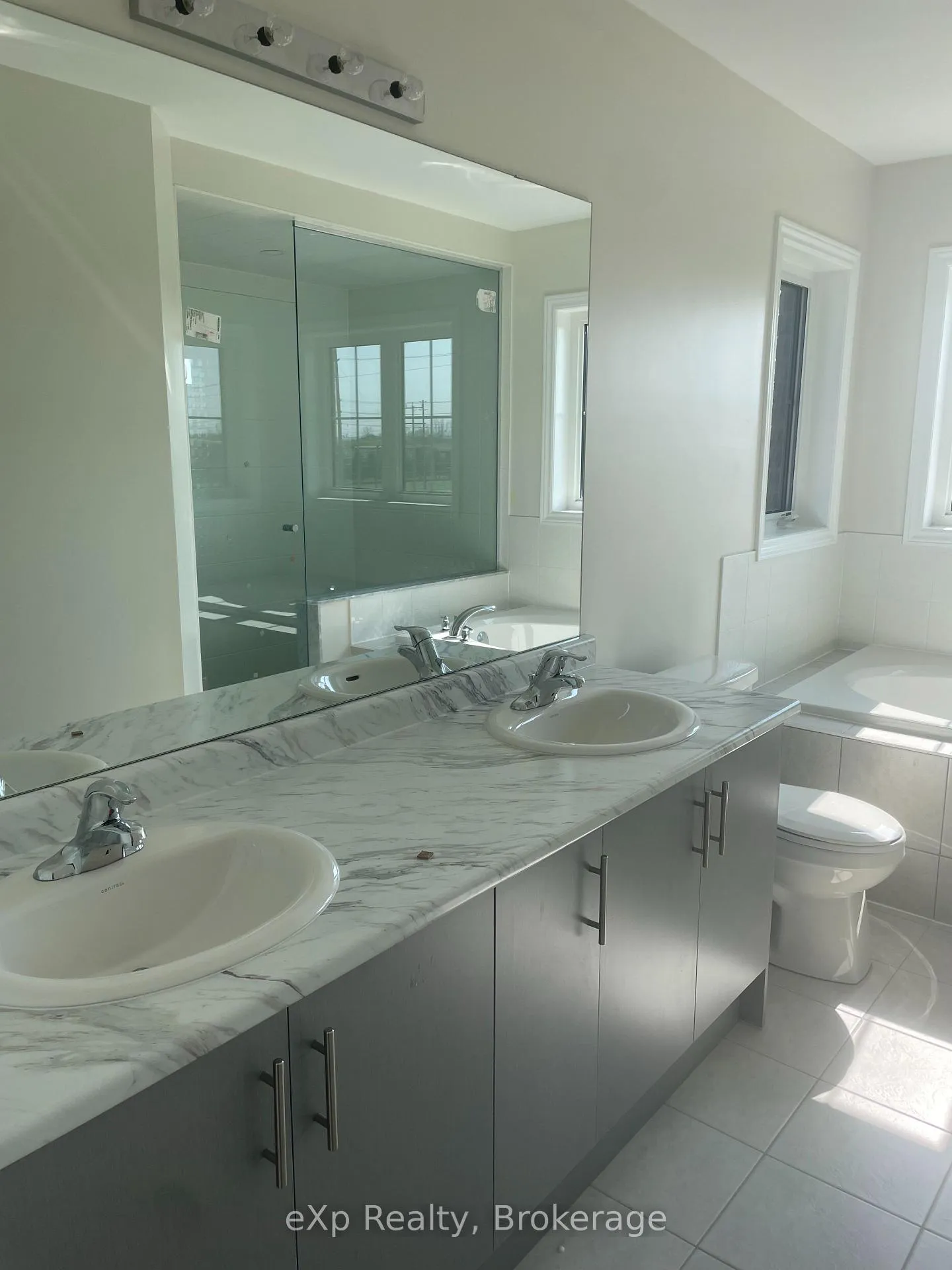 Photo 12 of 25 Fenn Crescent, New Tecumseth, Rural New Tecumseth — HOMEH