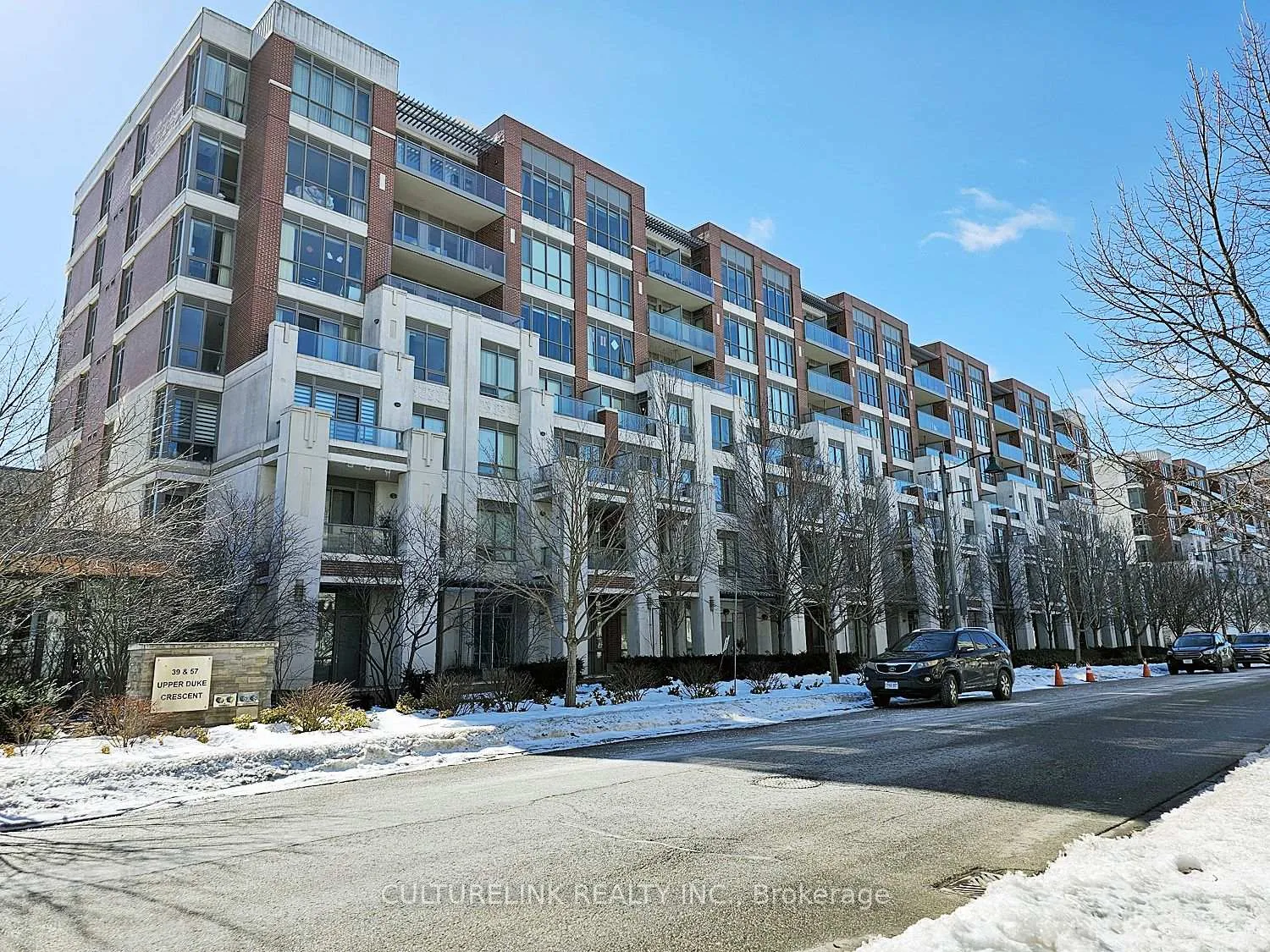 Front of Unit 616, 39 Upper Duke Crescent