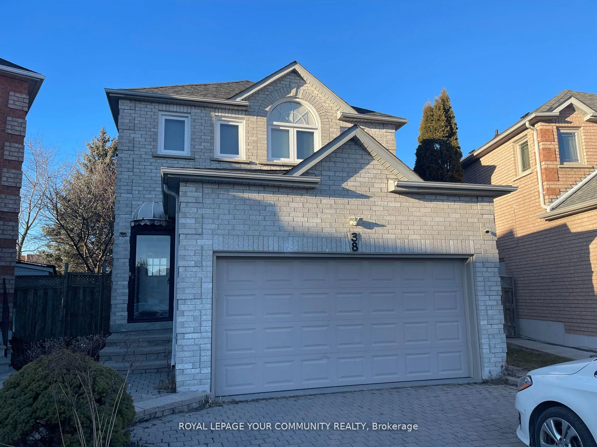 Photo 2 of 38 Ralph Court, Markham, Middlefield — HOMEH