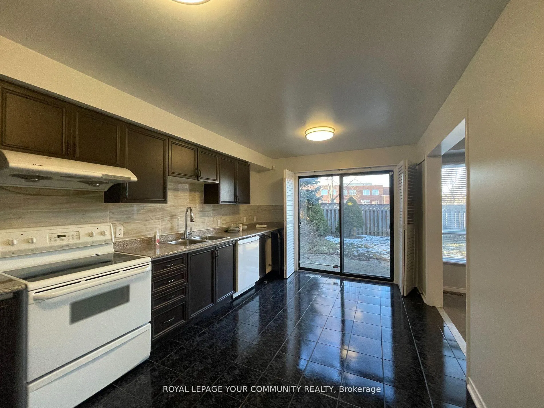 Photo 8 of 38 Ralph Court, Markham, Middlefield — HOMEH