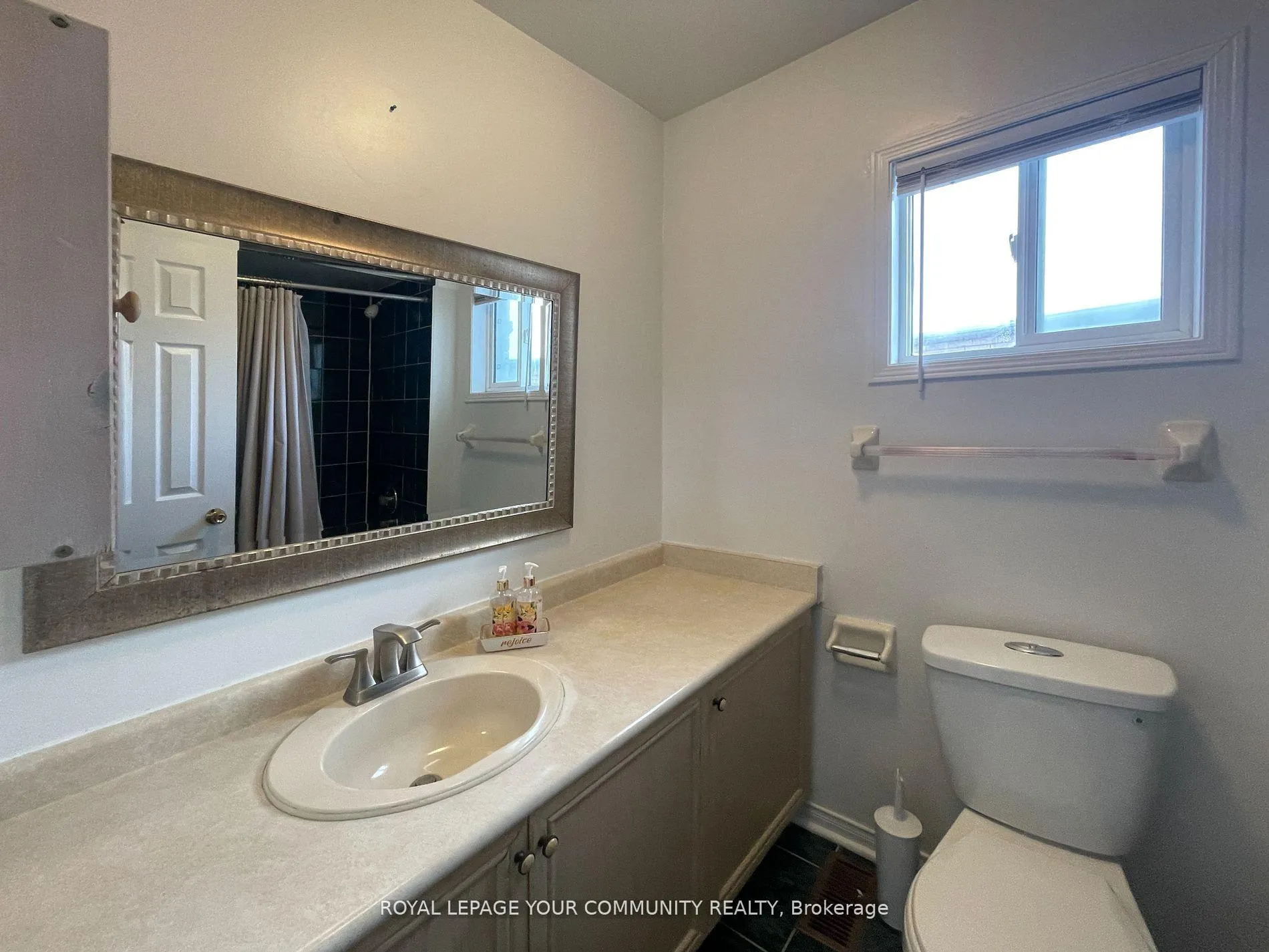 Photo 14 of 38 Ralph Court, Markham, Middlefield — HOMEH