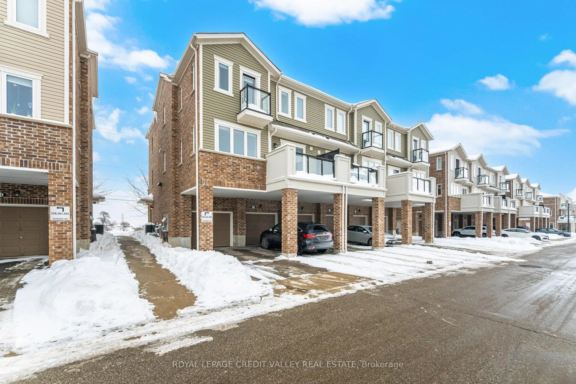 Photo 2 of 565 Goldenrod Lane, Kitchener, Rosenburg — HOMEH