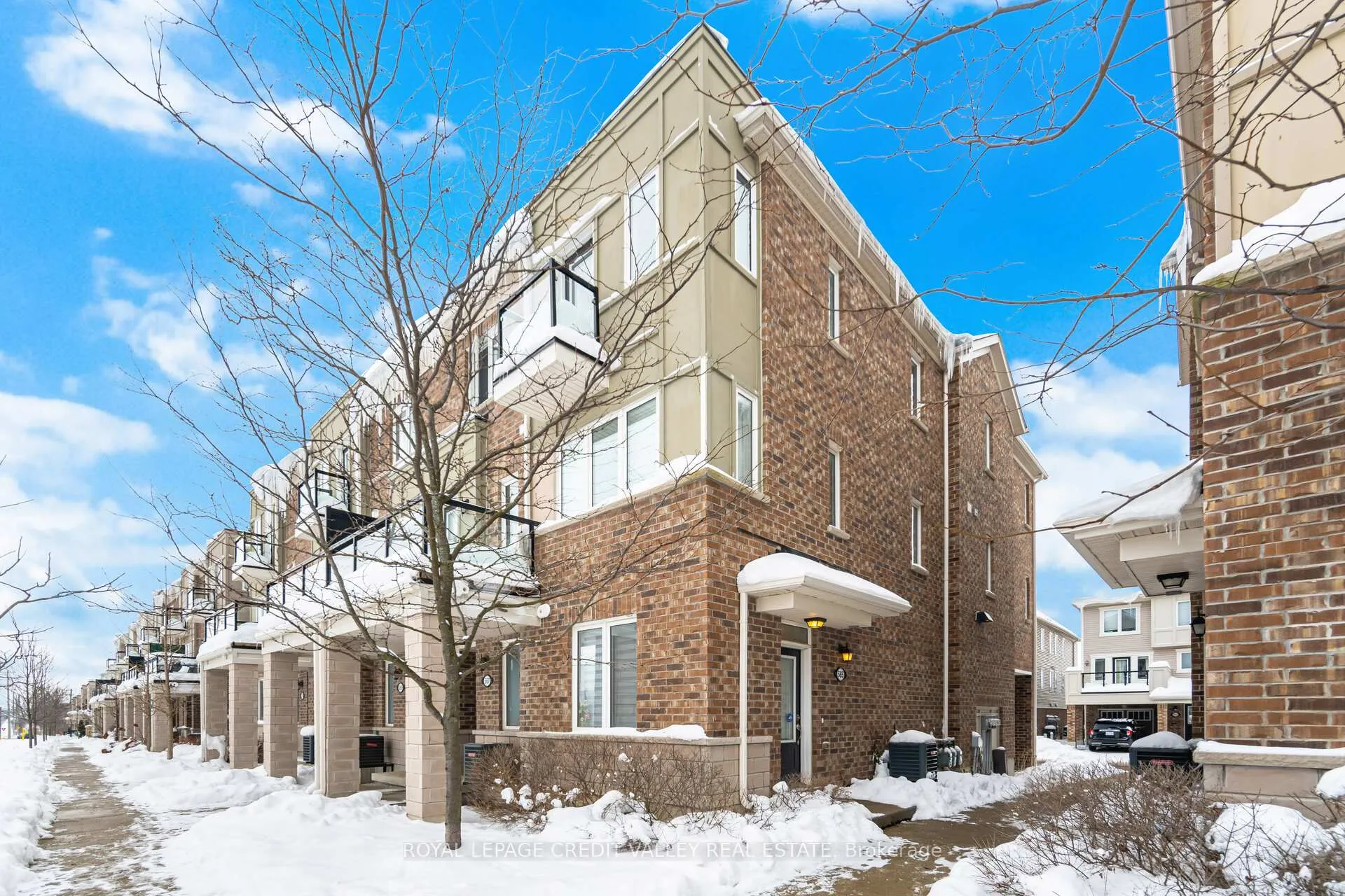 Photo 3 of 565 Goldenrod Lane, Kitchener, Rosenburg — HOMEH