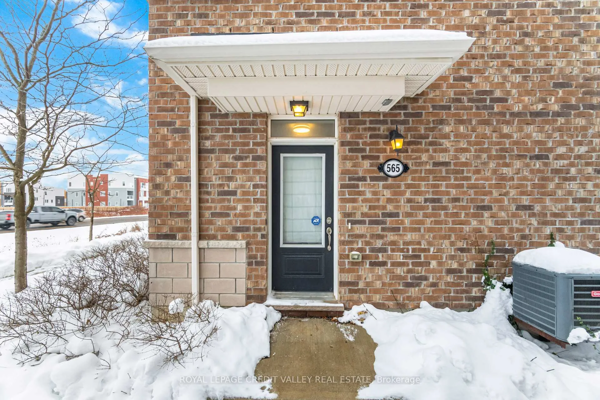 Photo 4 of 565 Goldenrod Lane, Kitchener, Rosenburg — HOMEH