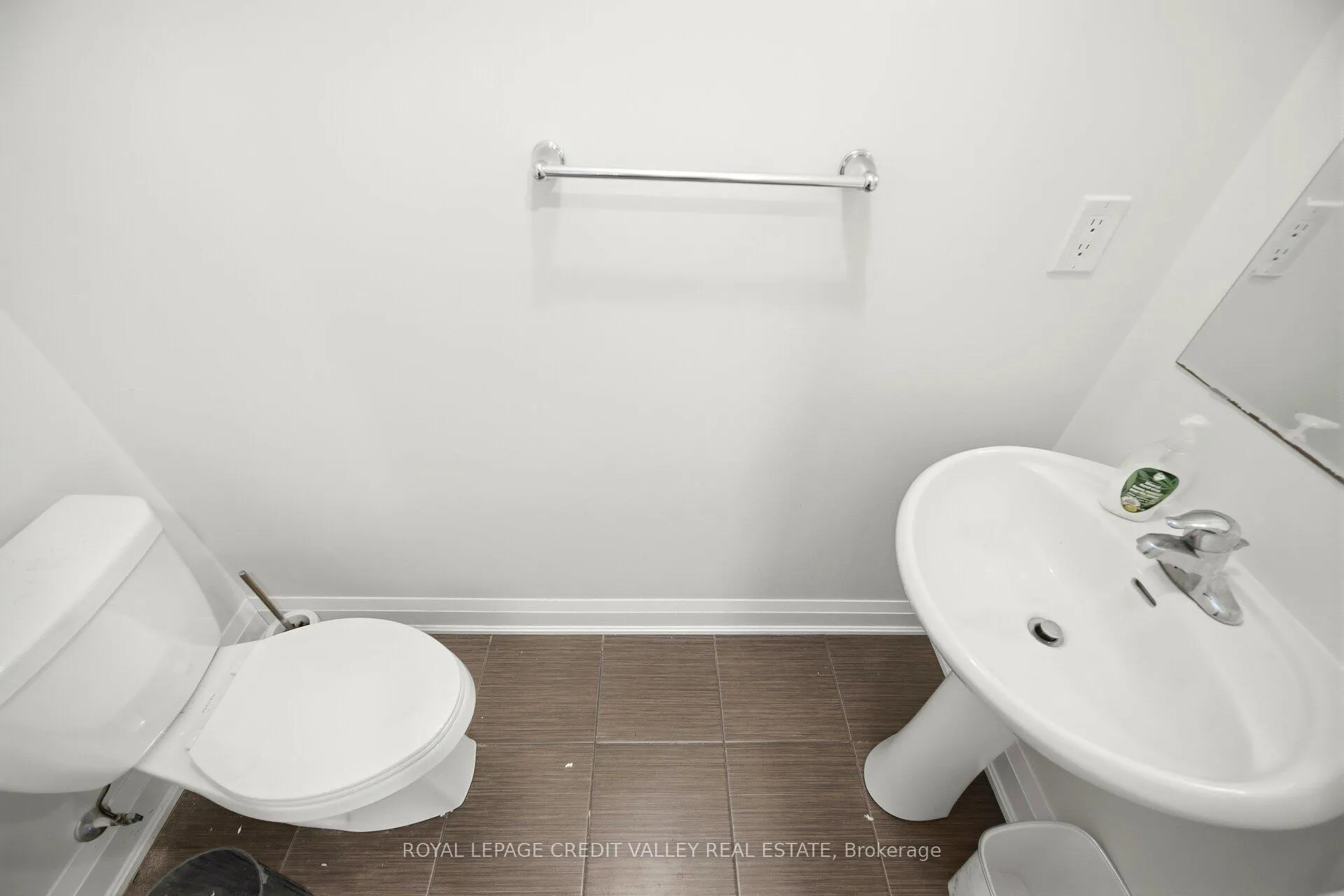 Photo 19 of 565 Goldenrod Lane, Kitchener, Rosenburg — HOMEH