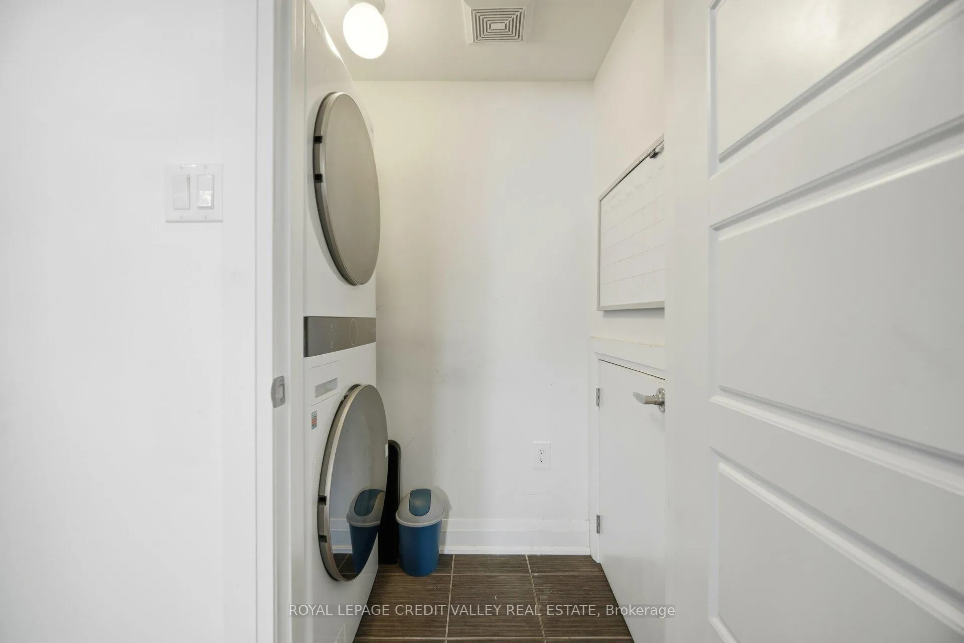 Photo 20 of 565 Goldenrod Lane, Kitchener, Rosenburg — HOMEH