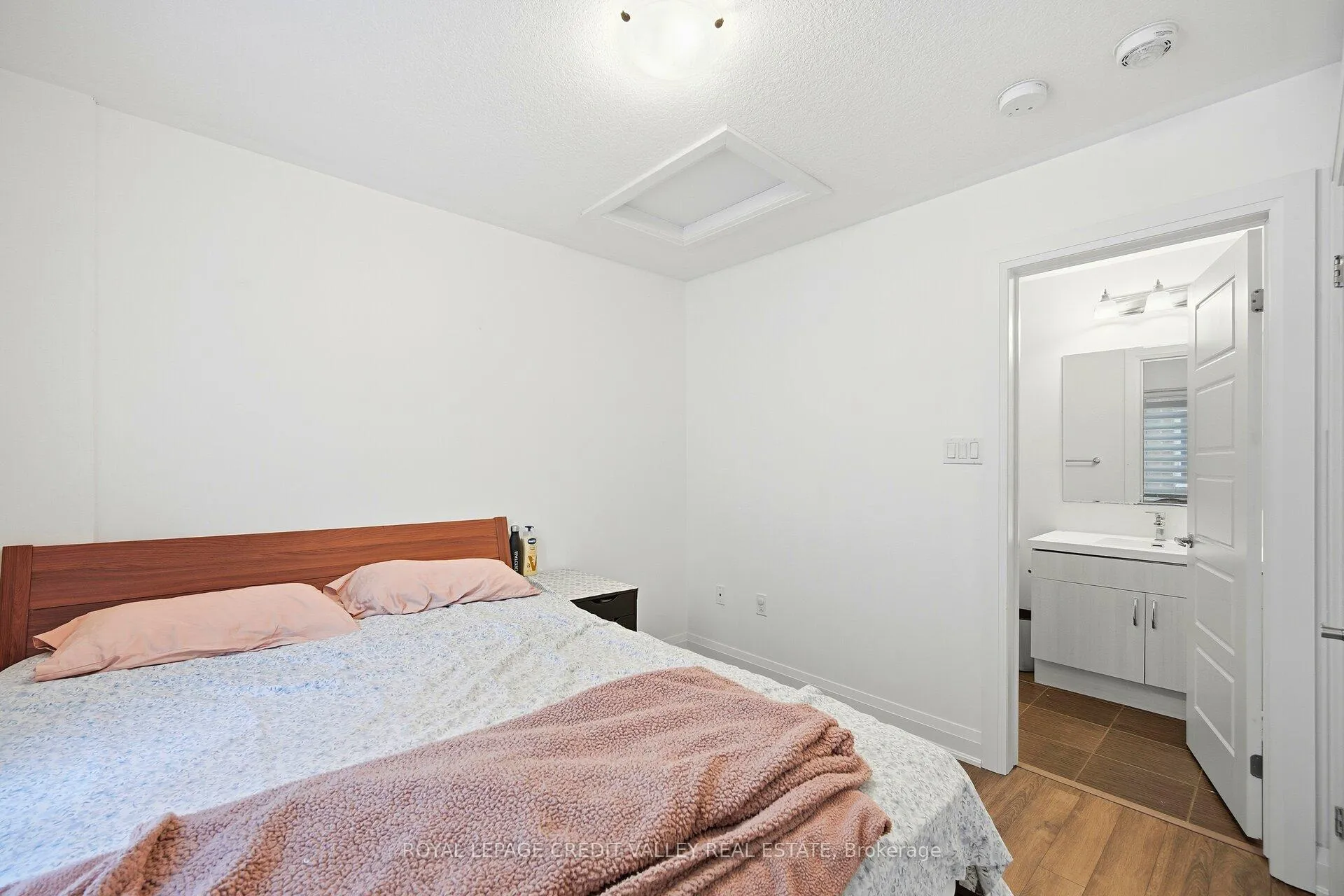 Photo 35 of 565 Goldenrod Lane, Kitchener, Rosenburg — HOMEH