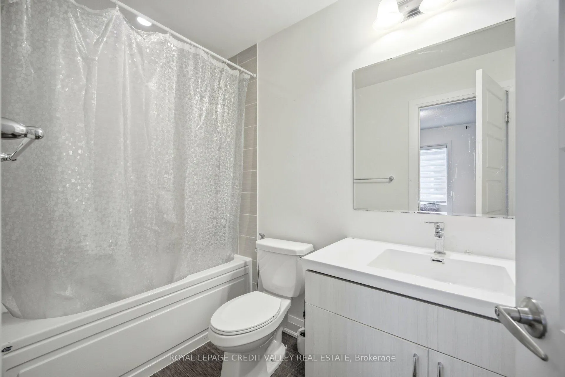 Photo 36 of 565 Goldenrod Lane, Kitchener, Rosenburg — HOMEH