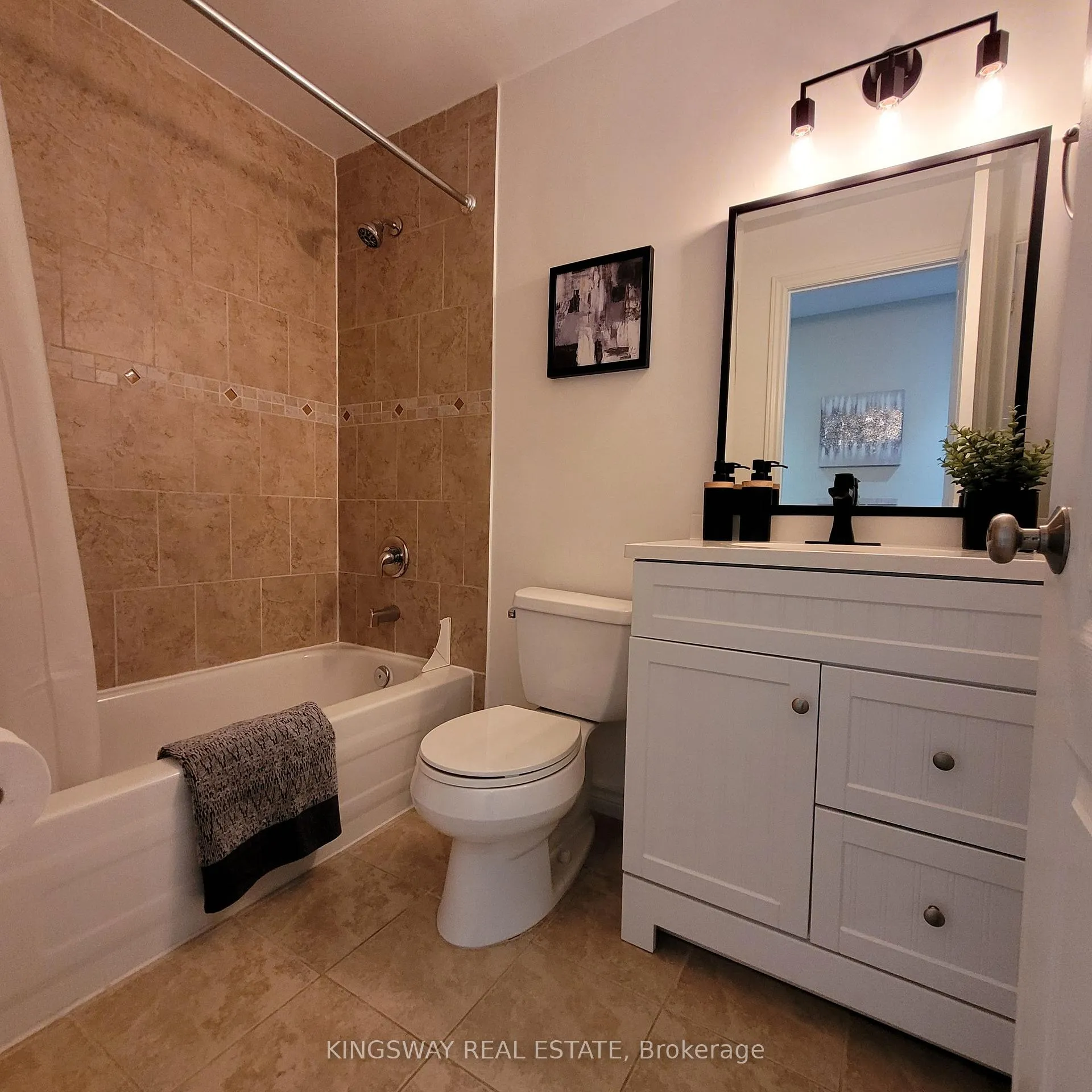 Photo 16 of 74B Coxwell Avenue, Toronto, Greenwood-Coxwell — HOMEH