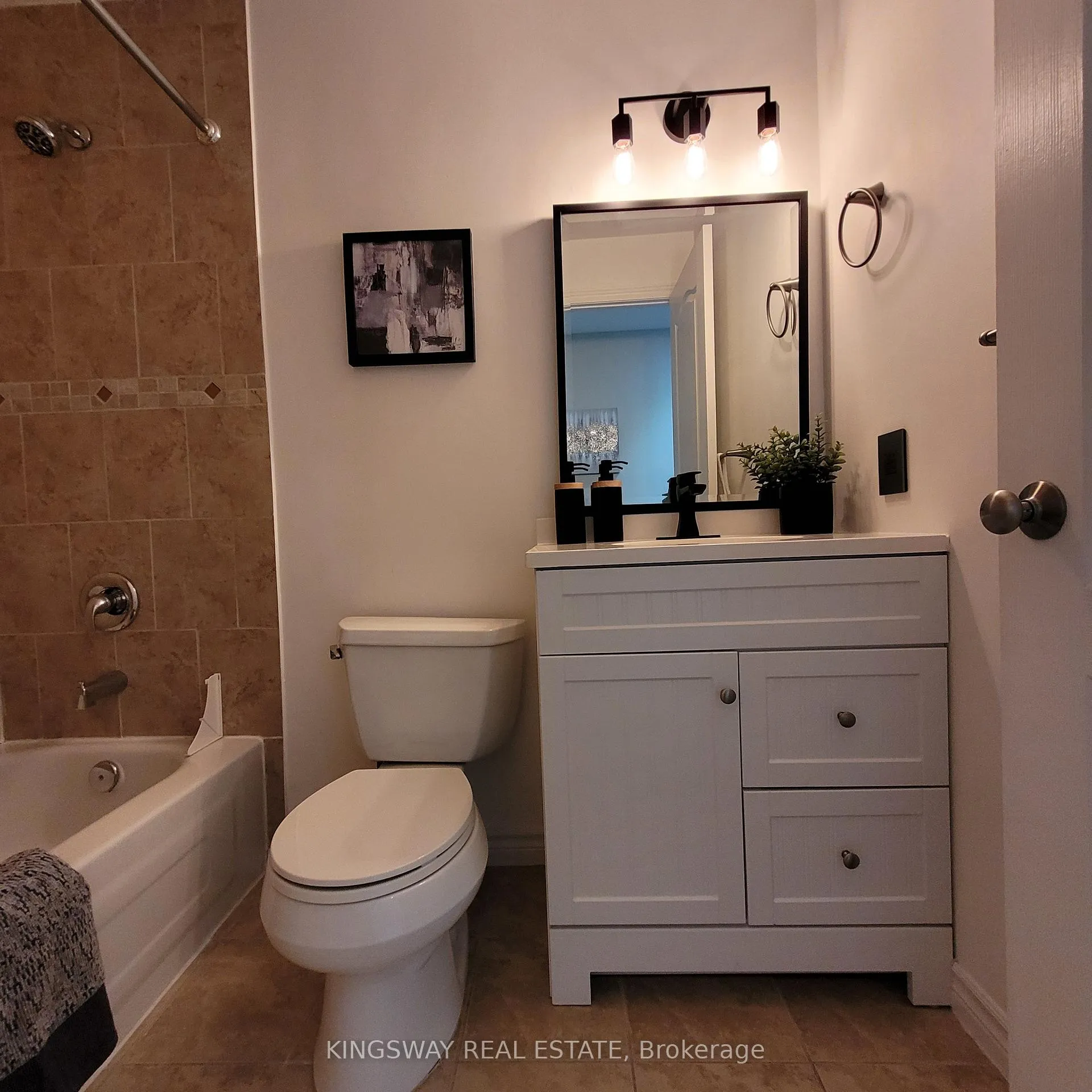 Photo 17 of 74B Coxwell Avenue, Toronto, Greenwood-Coxwell — HOMEH