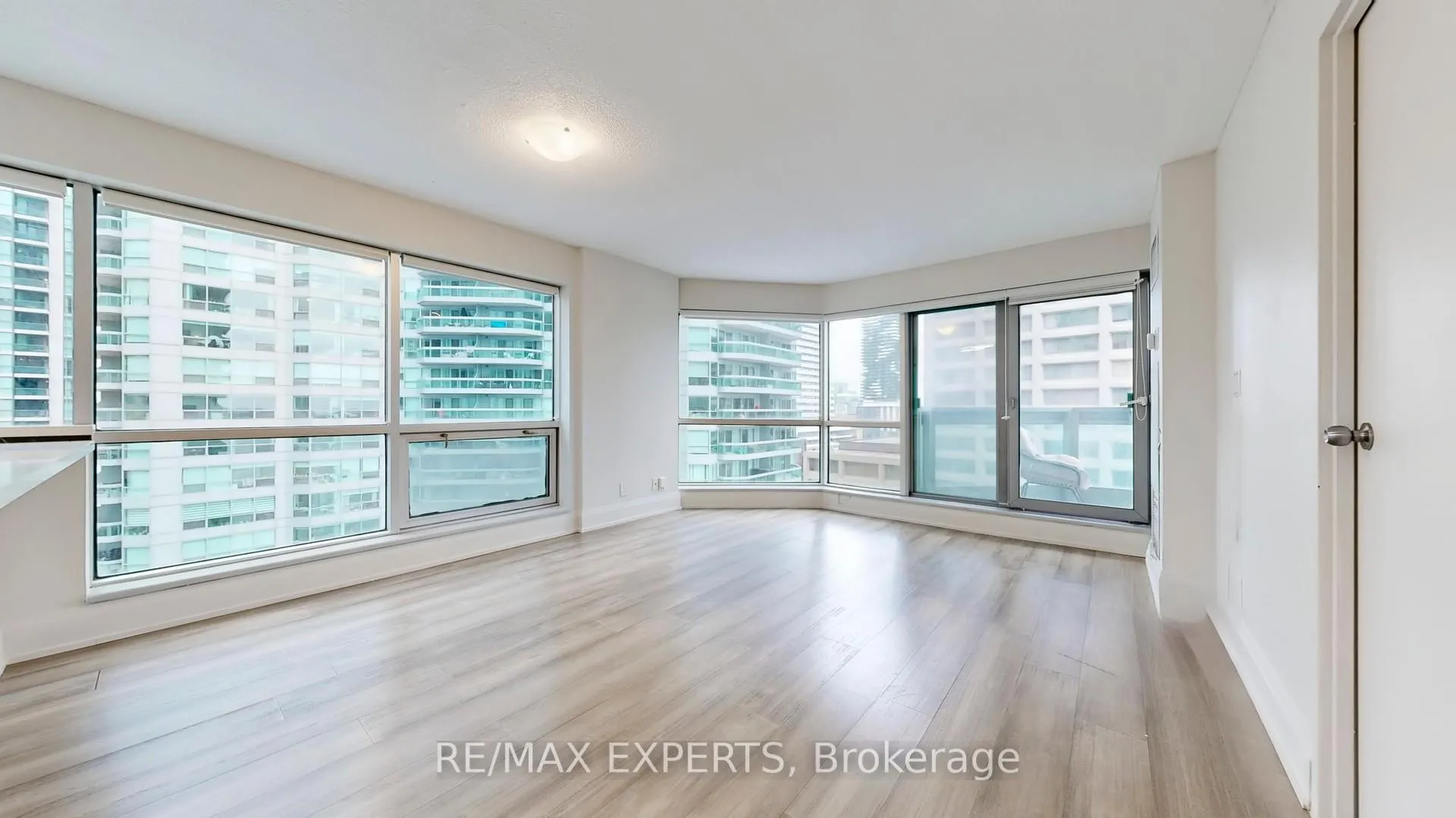 Photo 10 of Unit 1203, 10 Queens Quay W, Toronto, Waterfront Communities — HOMEH