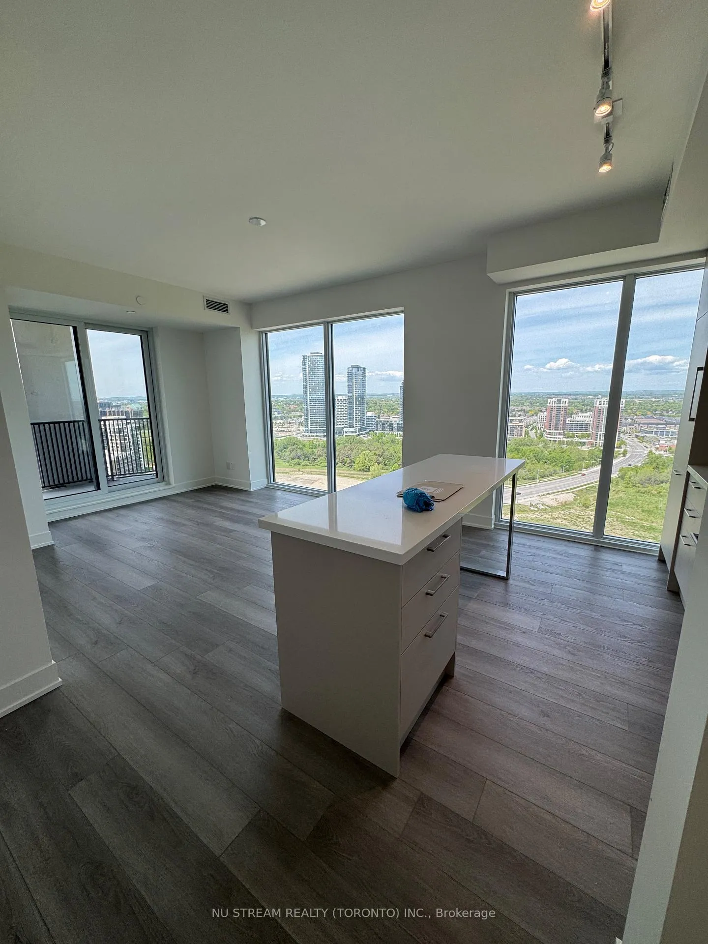 Photo 2 of Unit 2015, 56 Andre De Grasse Street, Markham, Unionville — HOMEH