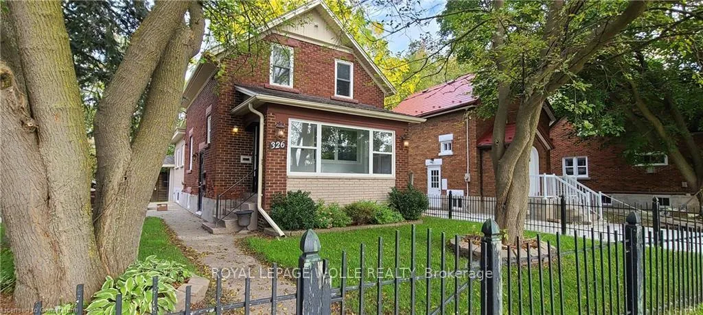 Front of Unit B, 326 Victoria Street