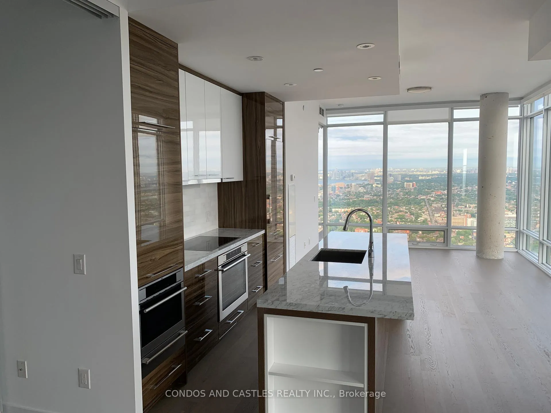 Photo 16 of Unit 5409, 488 University Avenue, Toronto, University — HOMEH