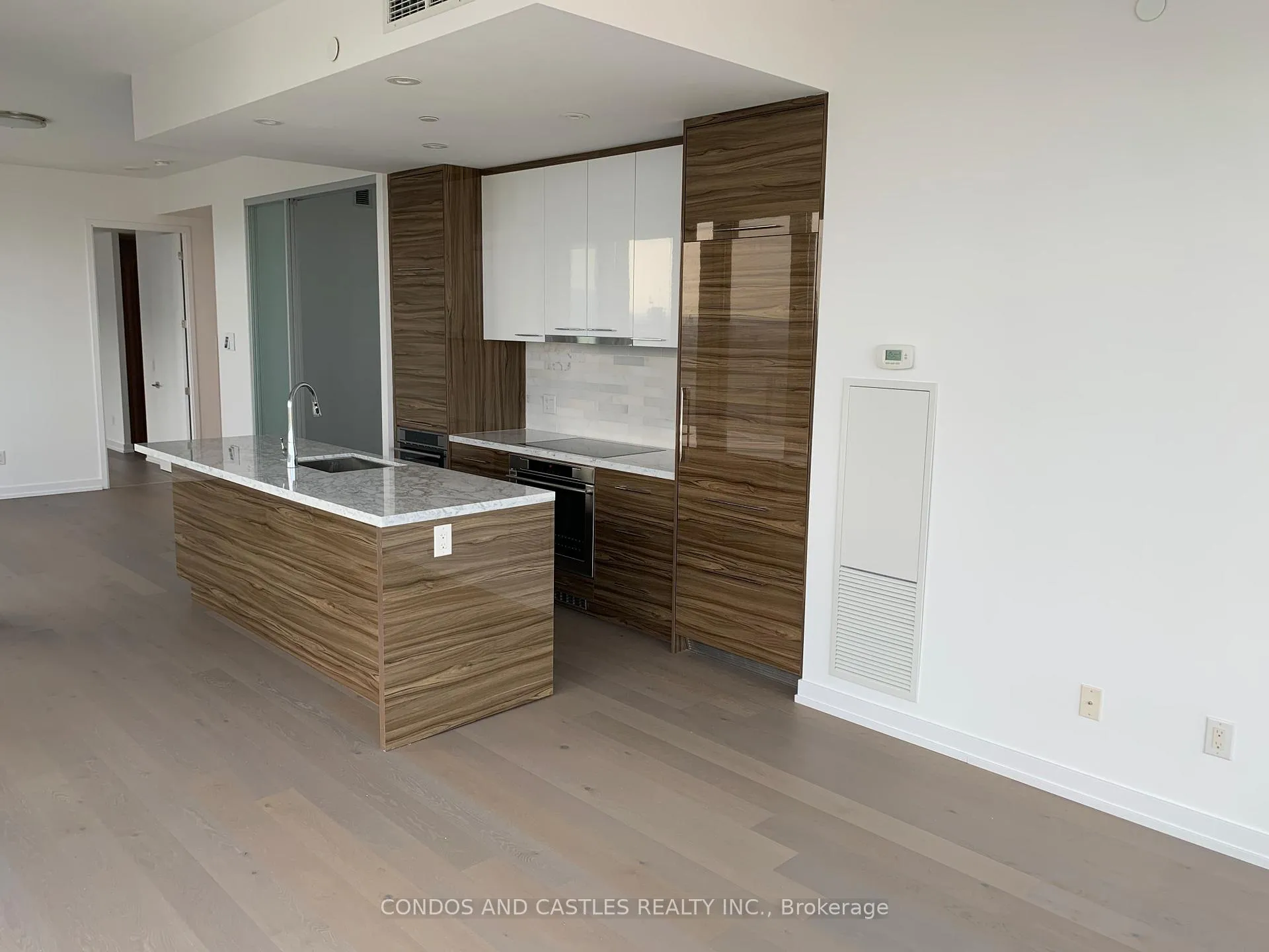Photo 17 of Unit 5409, 488 University Avenue, Toronto, University — HOMEH