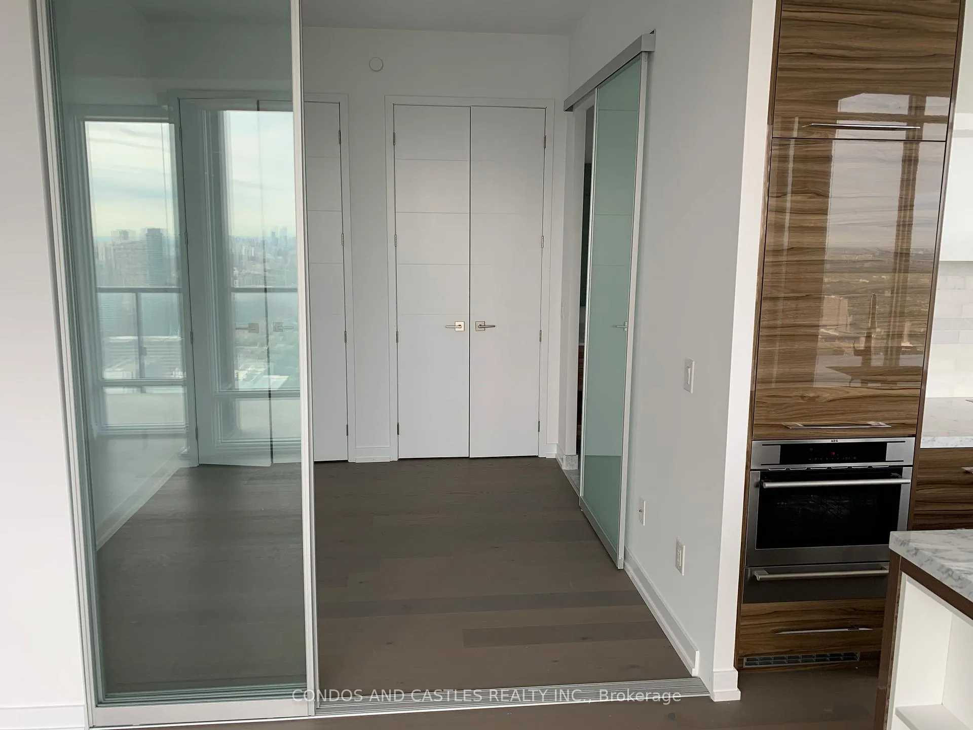 Photo 18 of Unit 5409, 488 University Avenue, Toronto, University — HOMEH