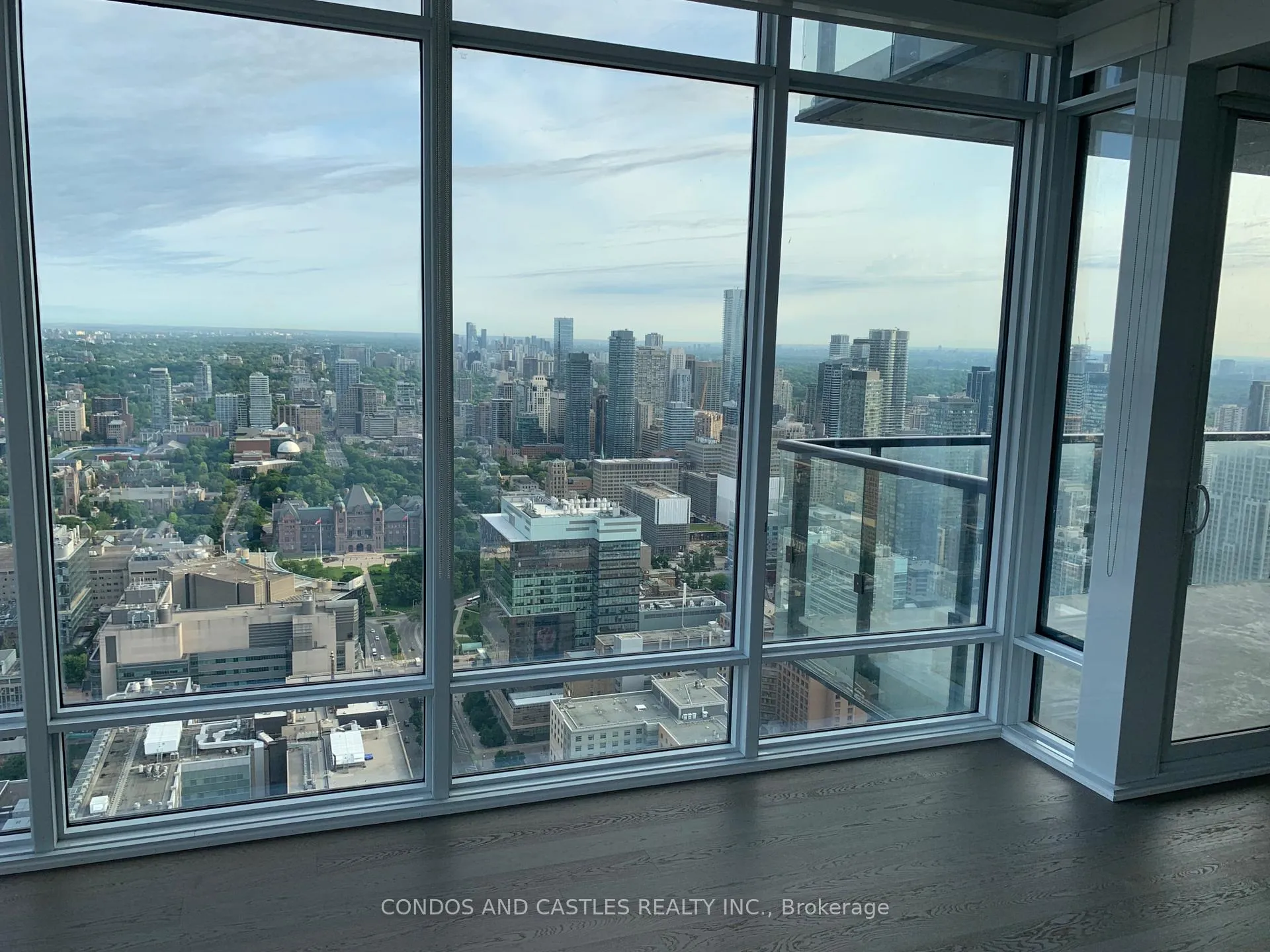 Photo 23 of Unit 5409, 488 University Avenue, Toronto, University — HOMEH
