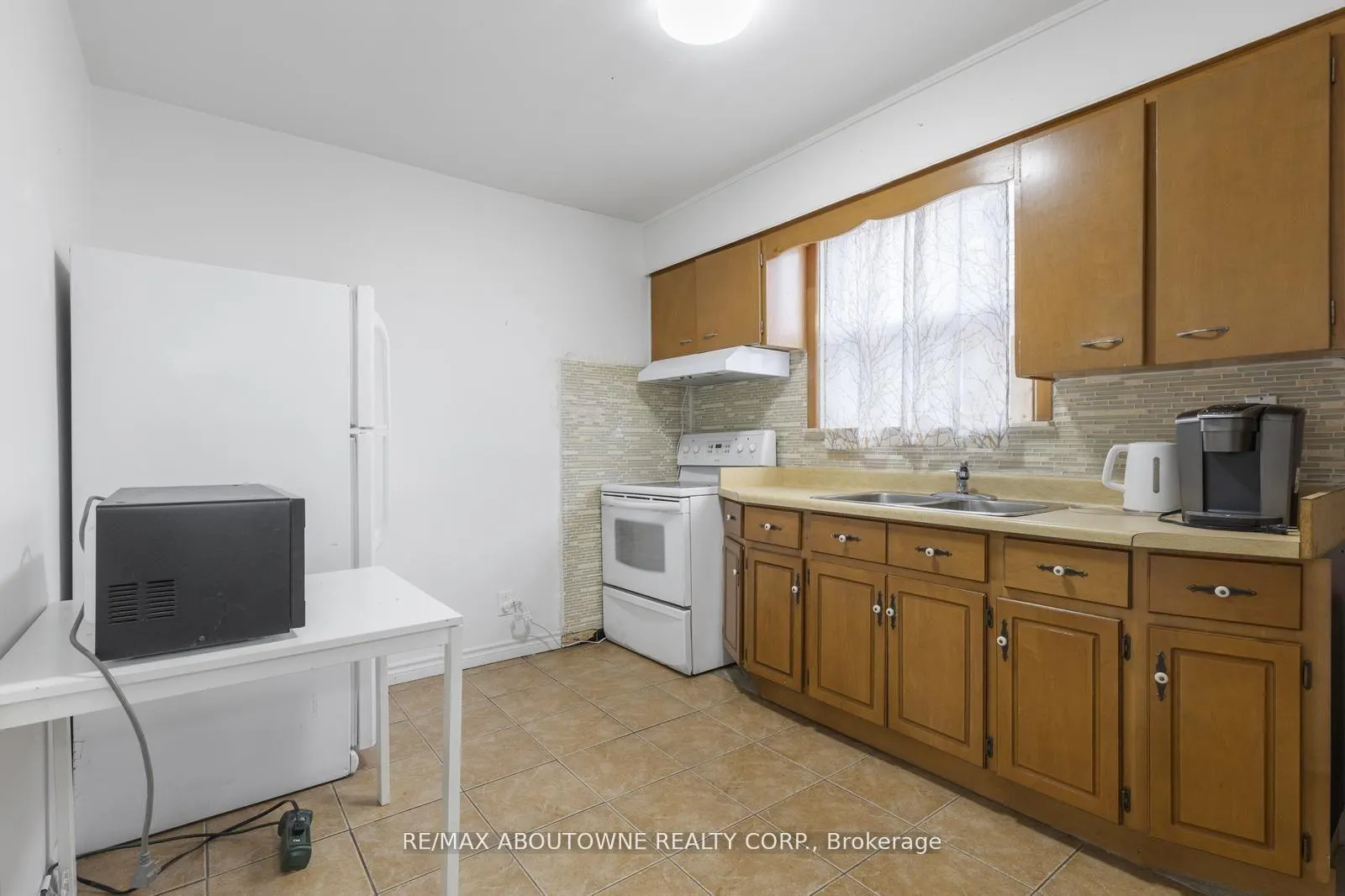 Photo 5 of Unit Upper, 559 Upper Sherman Avenue, Hamilton, Eastmount — HOMEH
