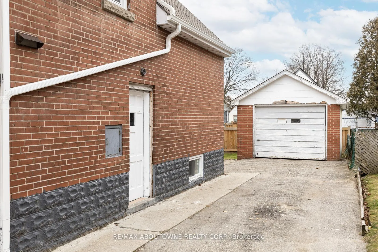 Photo 15 of Unit Upper, 559 Upper Sherman Avenue, Hamilton, Eastmount — HOMEH