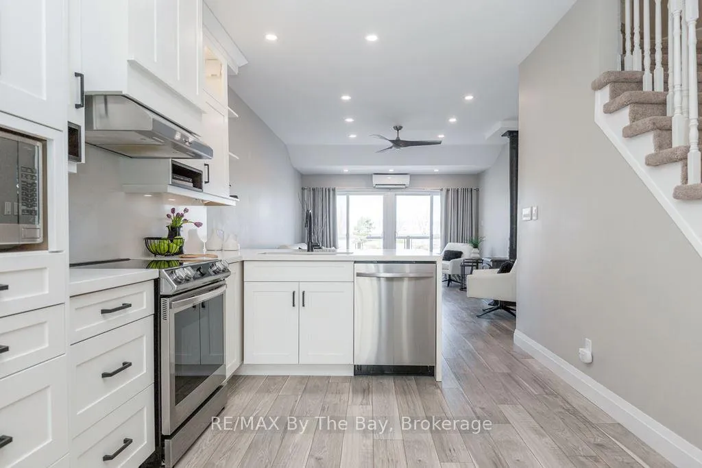 Photo 7 of Unit 7, 216 River Road E, Wasaga Beach — HOMEH