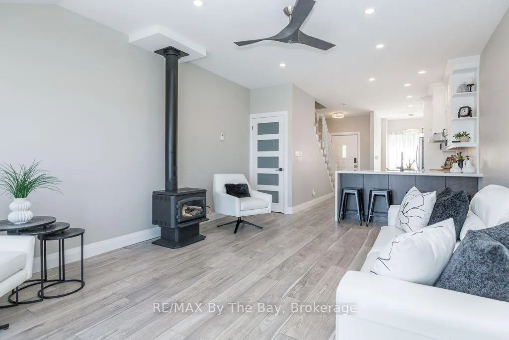 Photo 14 of Unit 7, 216 River Road E, Wasaga Beach — HOMEH