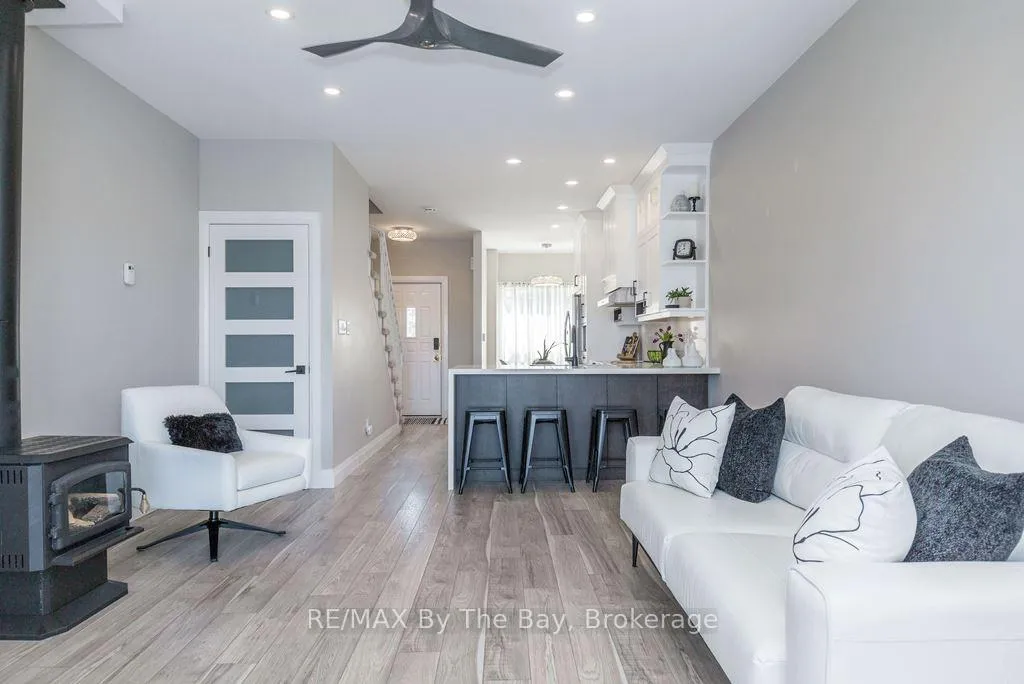 Photo 15 of Unit 7, 216 River Road E, Wasaga Beach — HOMEH
