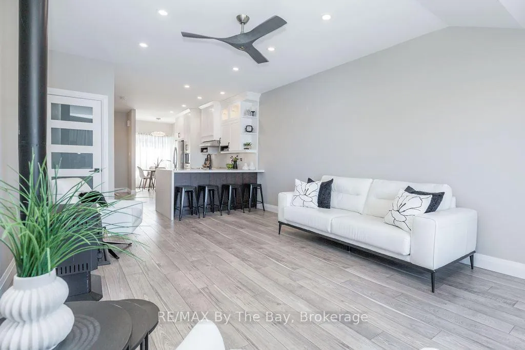 Photo 16 of Unit 7, 216 River Road E, Wasaga Beach — HOMEH