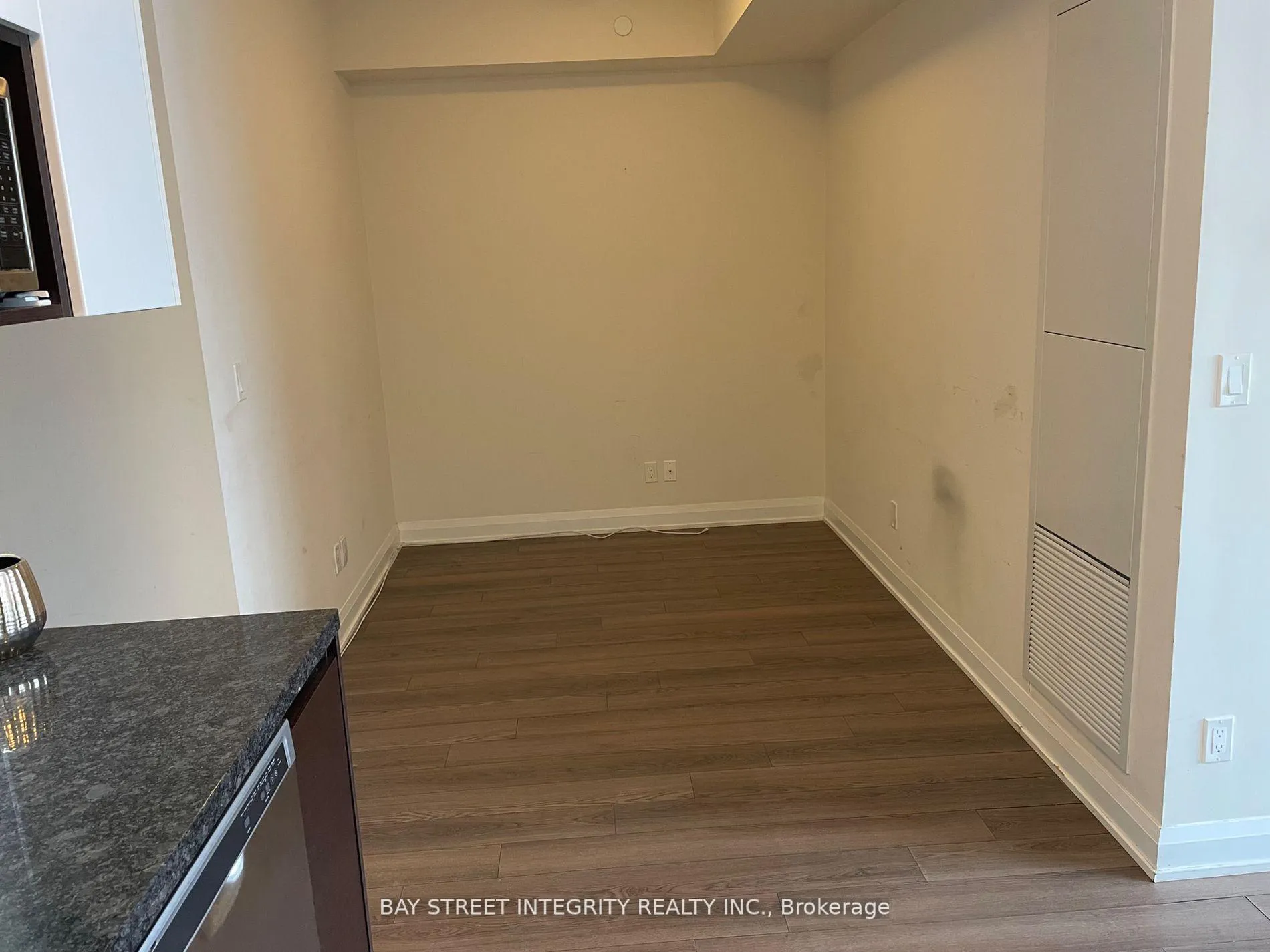 Photo 5 of Unit 320, 15 Water Walk Drive, Markham, Unionville — HOMEH