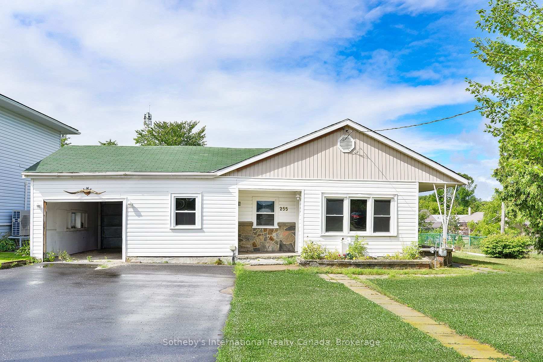 Photo 1 of 255 Clarence Street, Gravenhurst, Muskoka (S) — HOMEH