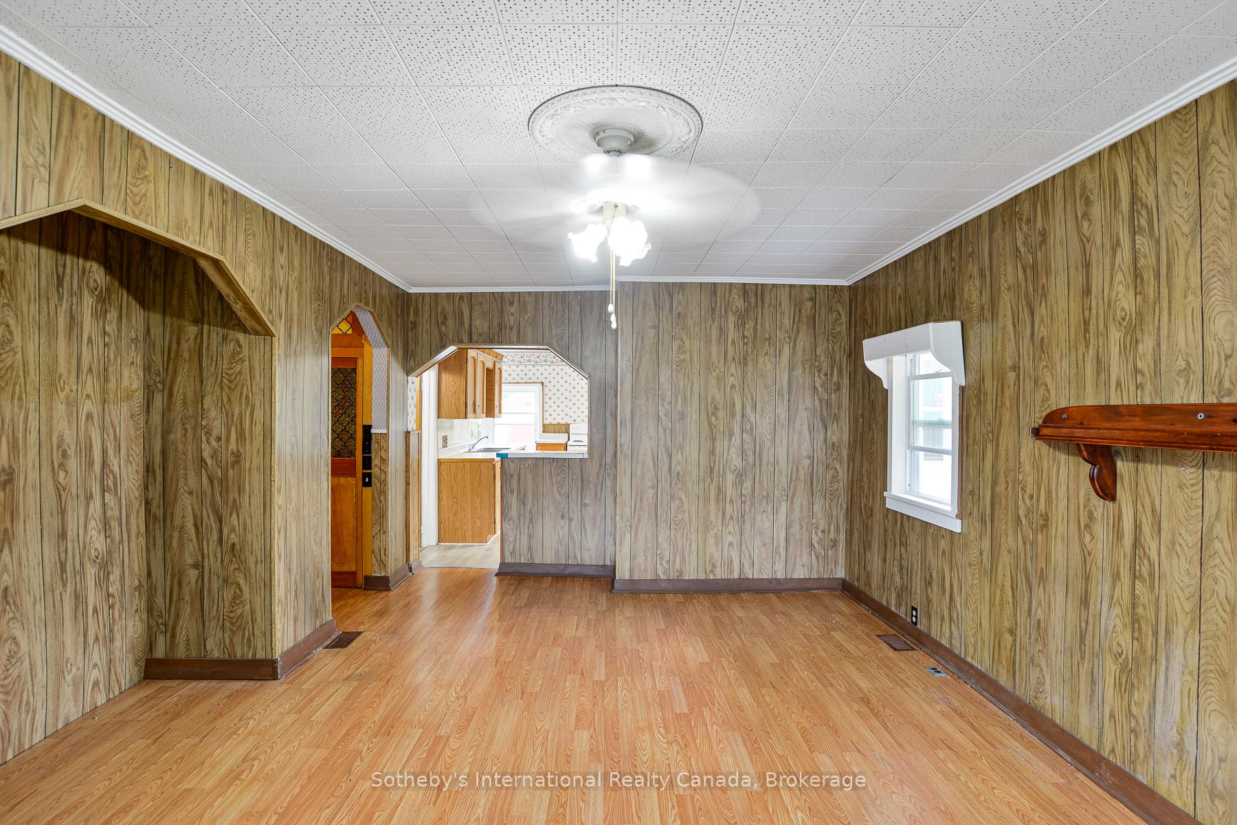 Photo 3 of 255 Clarence Street, Gravenhurst, Muskoka (S) — HOMEH