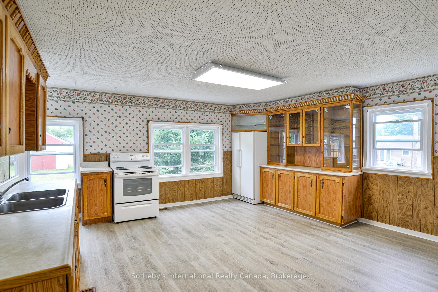 Photo 6 of 255 Clarence Street, Gravenhurst, Muskoka (S) — HOMEH