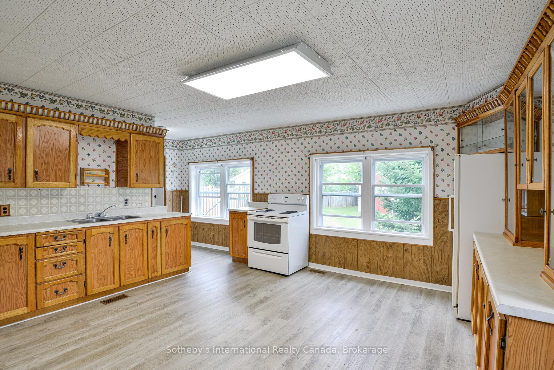 Photo 7 of 255 Clarence Street, Gravenhurst, Muskoka (S) — HOMEH