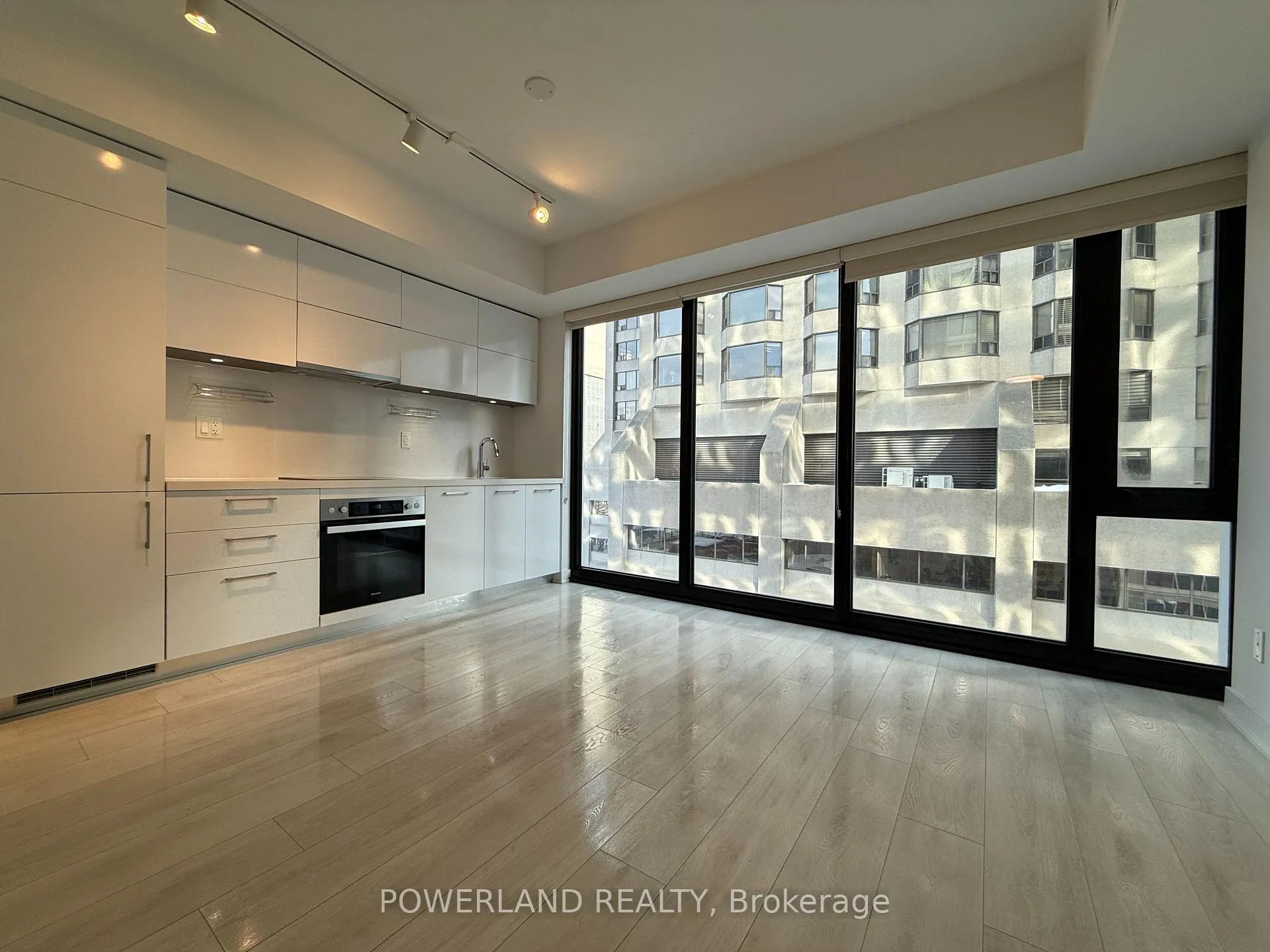 Photo 4 of Unit 1405, 188 Cumberland Street, Toronto, The Annex — HOMEH