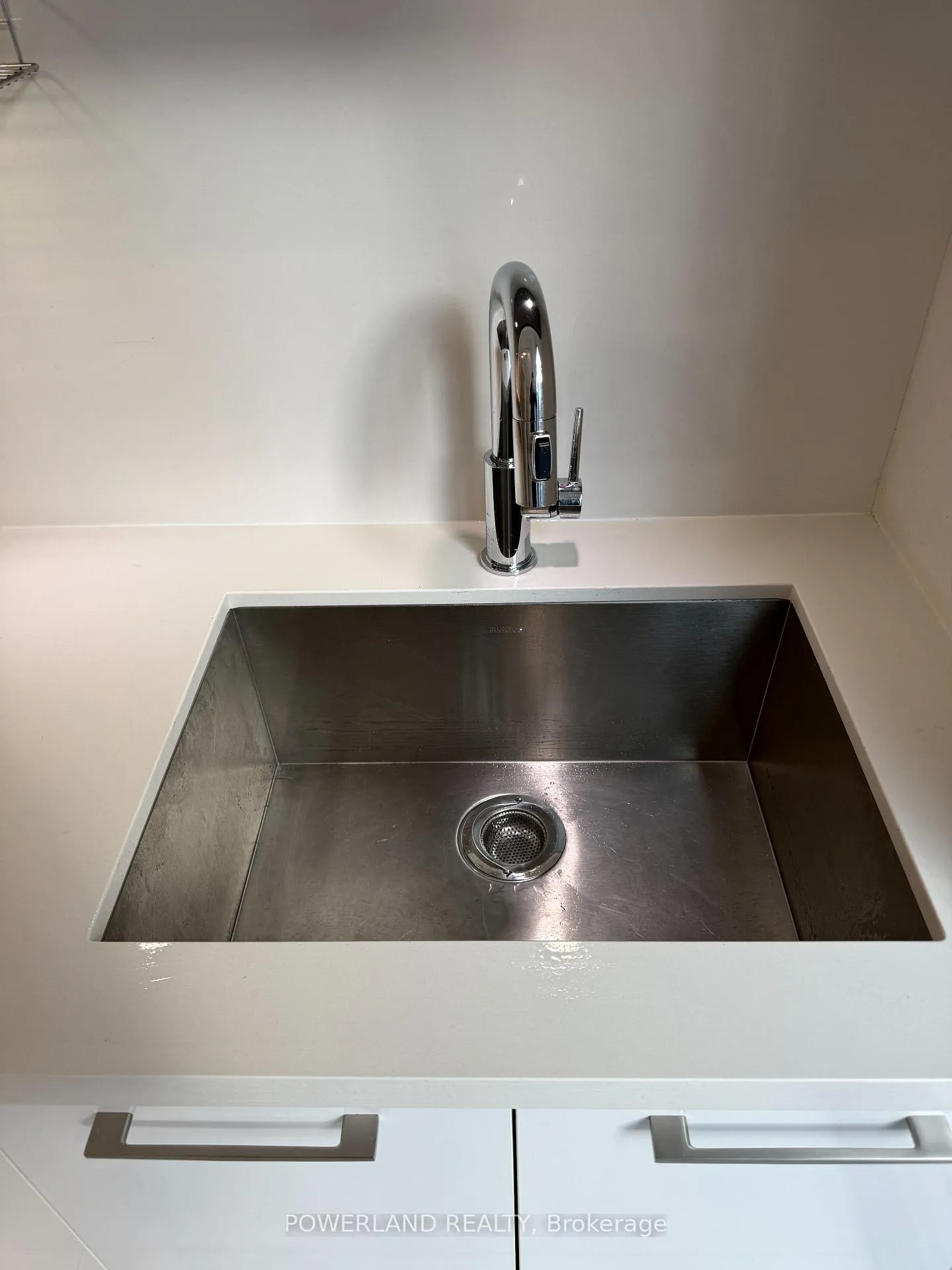 Photo 8 of Unit 1405, 188 Cumberland Street, Toronto, The Annex — HOMEH