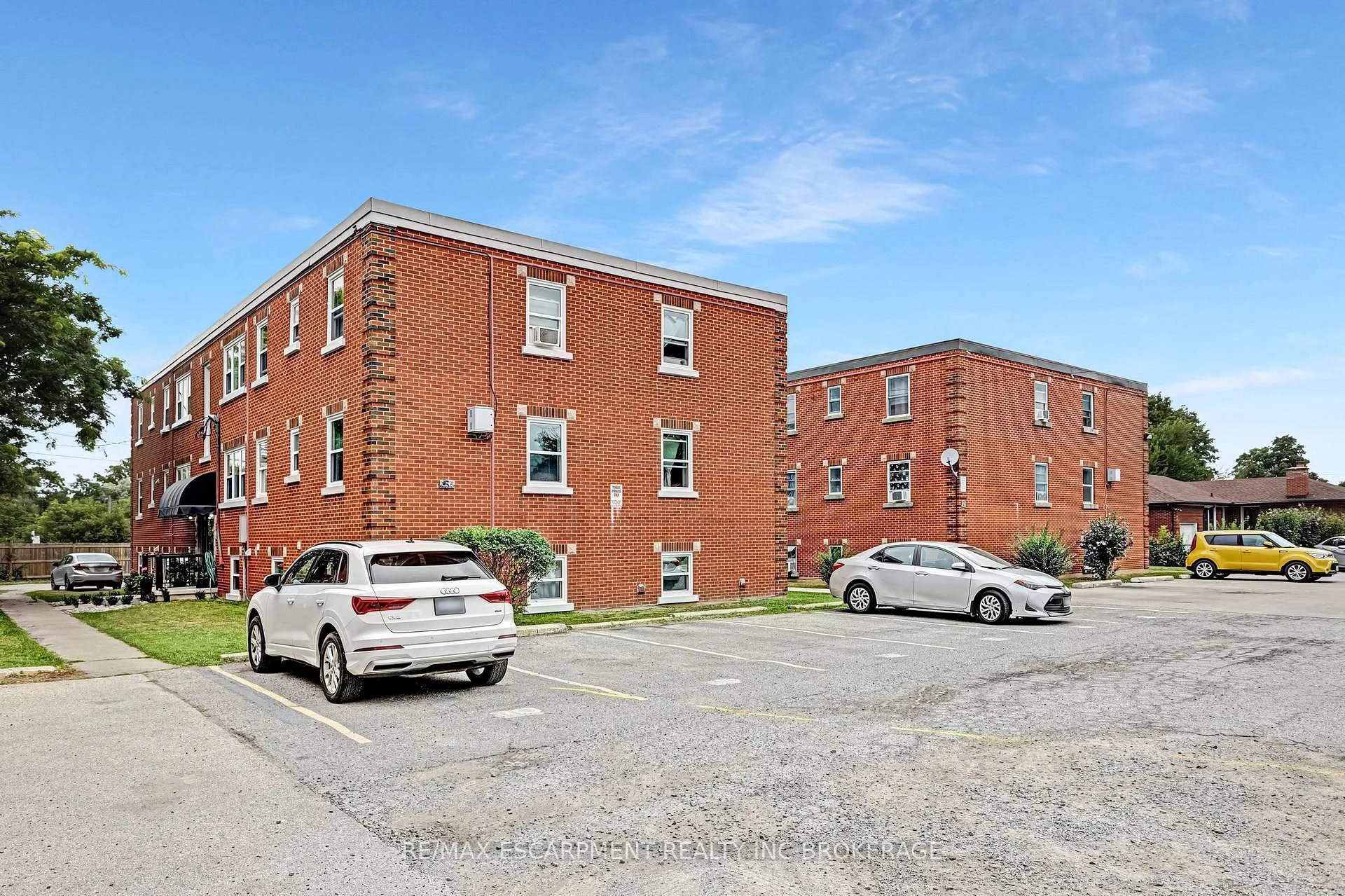 Photo 4 of 5 Applewood Avenue, Hamilton, Stoney Creek — HOMEH