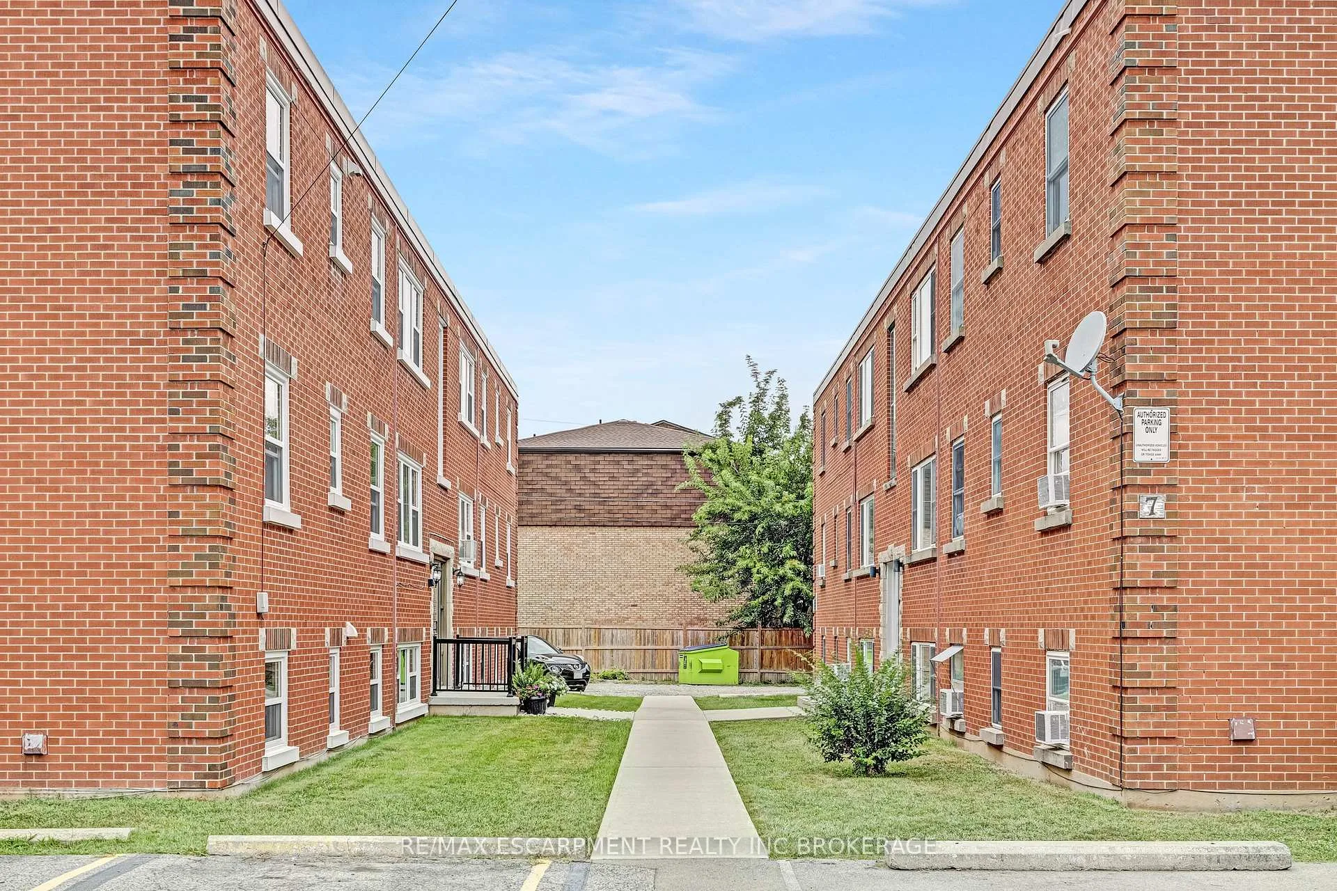 Photo 5 of 5 Applewood Avenue, Hamilton, Stoney Creek — HOMEH