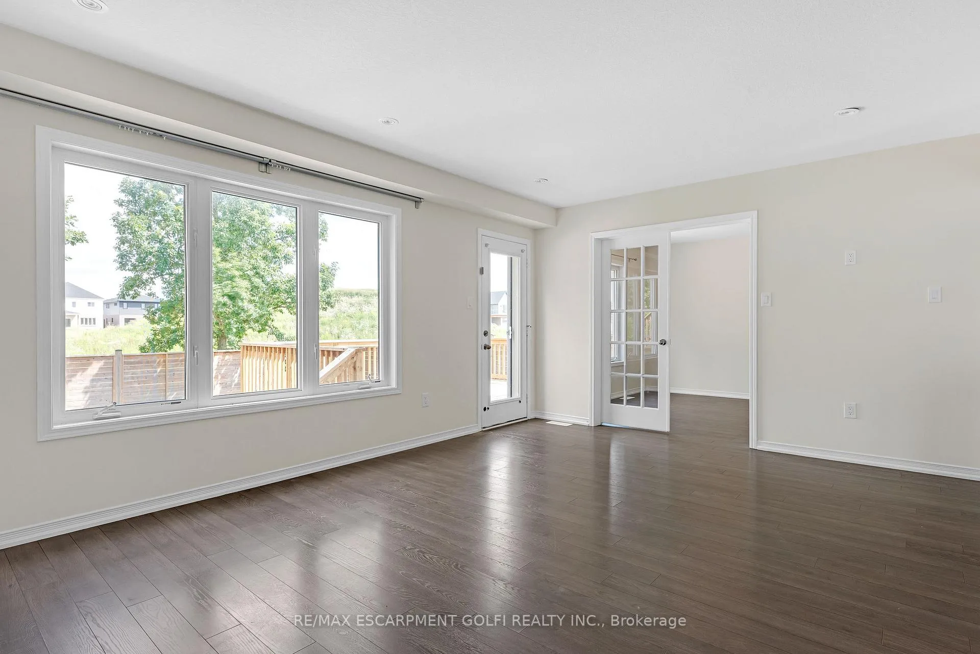 Photo 8 of 8561 Dogwood Crescent, Niagara Falls, Brown — HOMEH