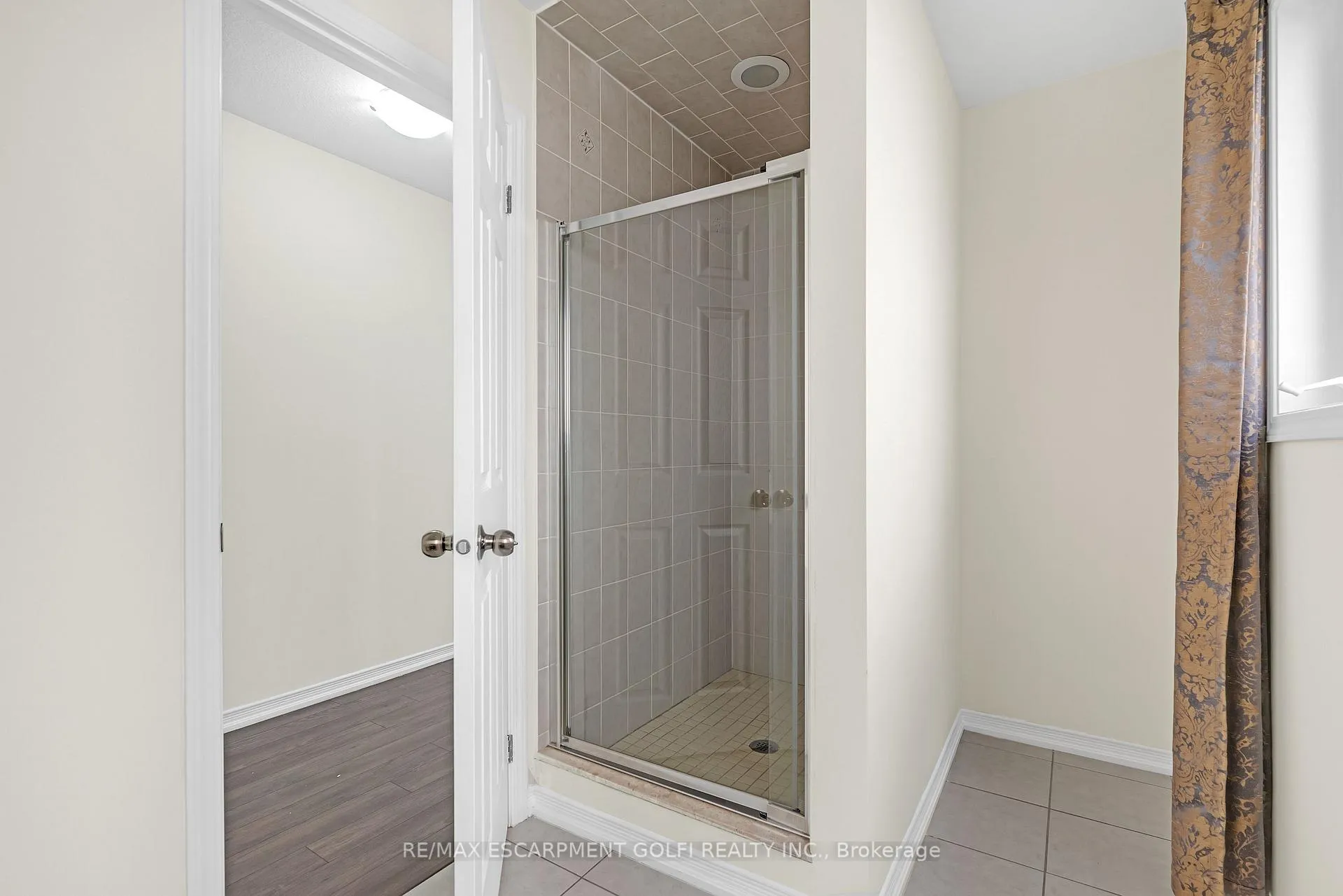 Photo 11 of 8561 Dogwood Crescent, Niagara Falls, Brown — HOMEH