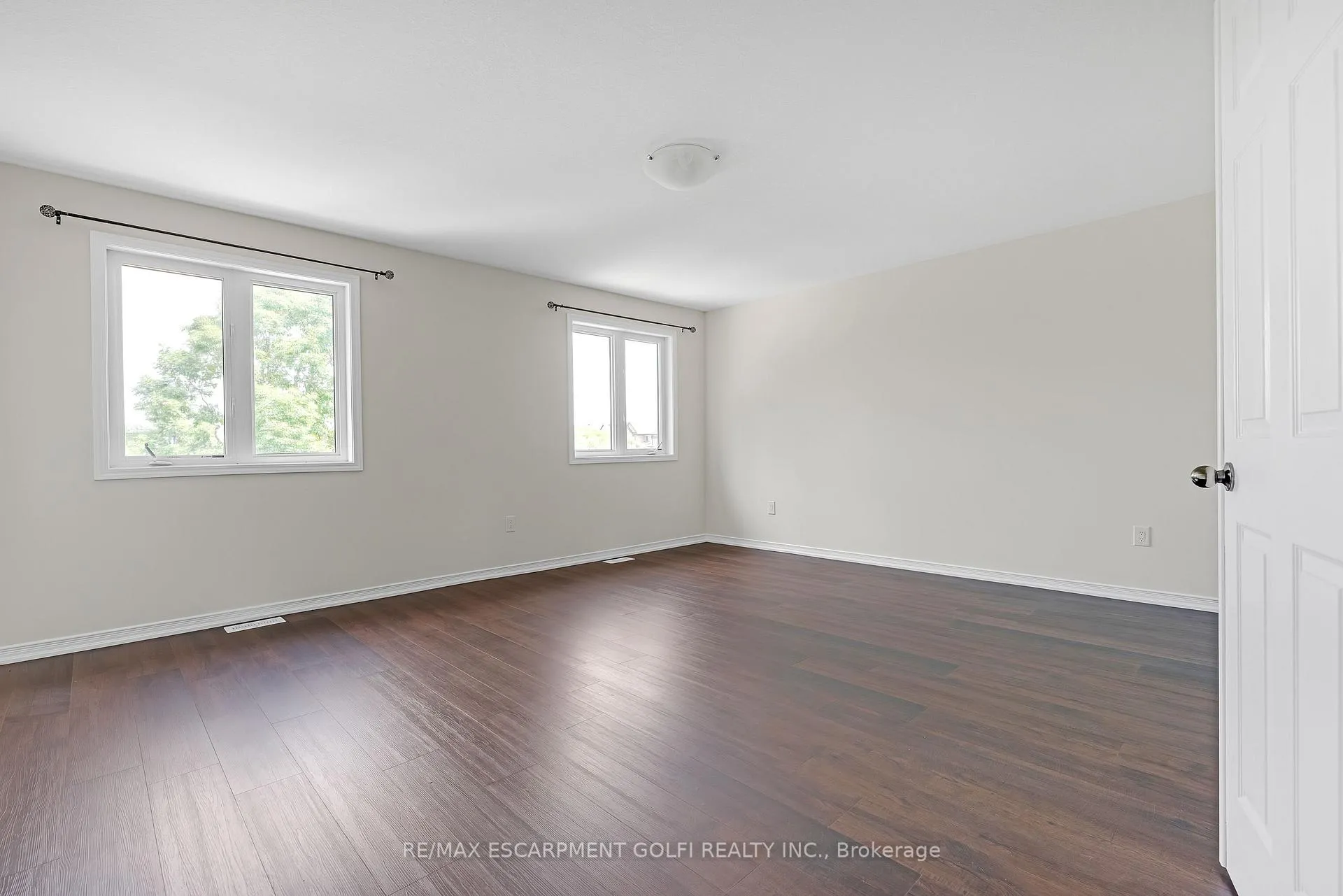 Photo 20 of 8561 Dogwood Crescent, Niagara Falls, Brown — HOMEH