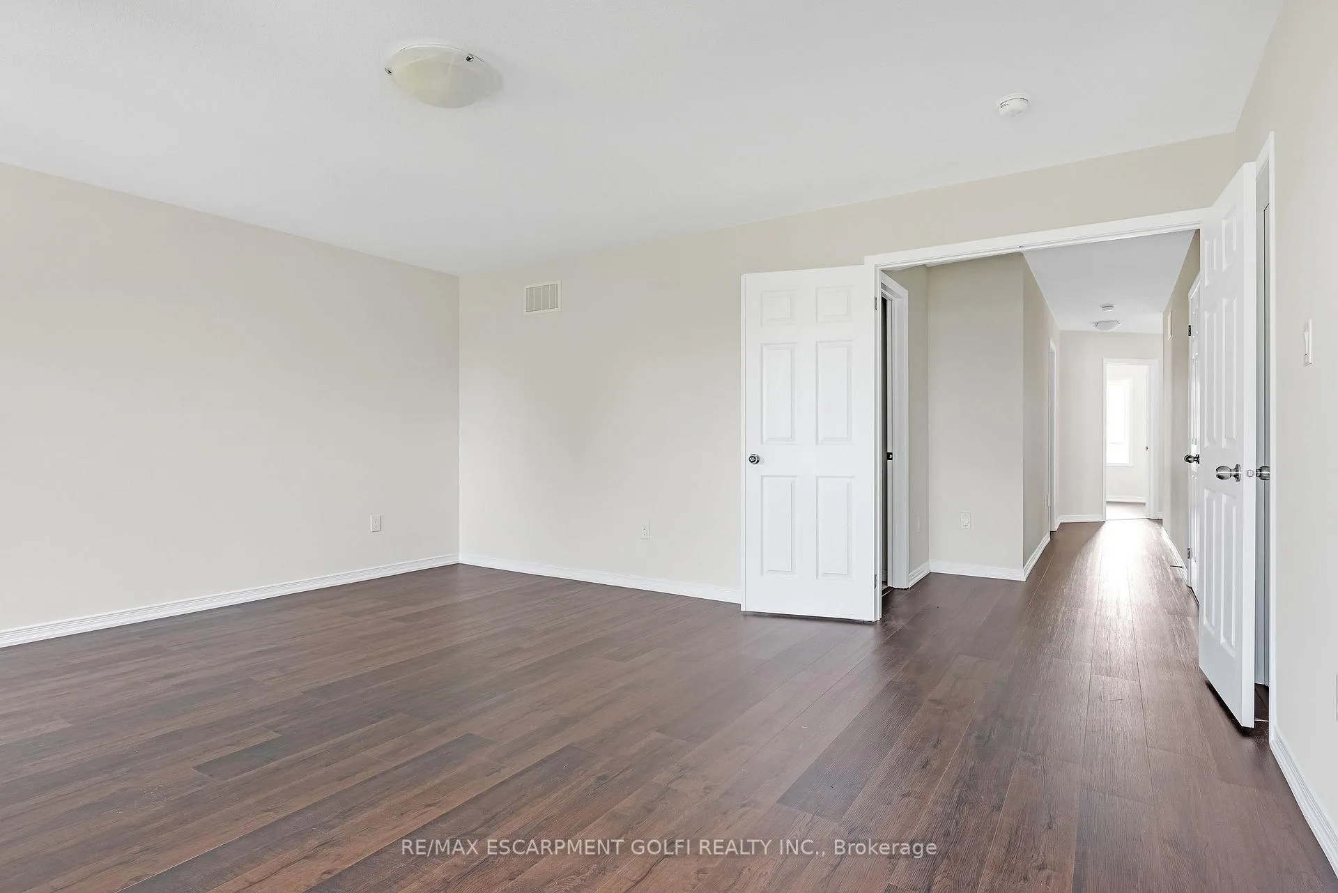 Photo 21 of 8561 Dogwood Crescent, Niagara Falls, Brown — HOMEH