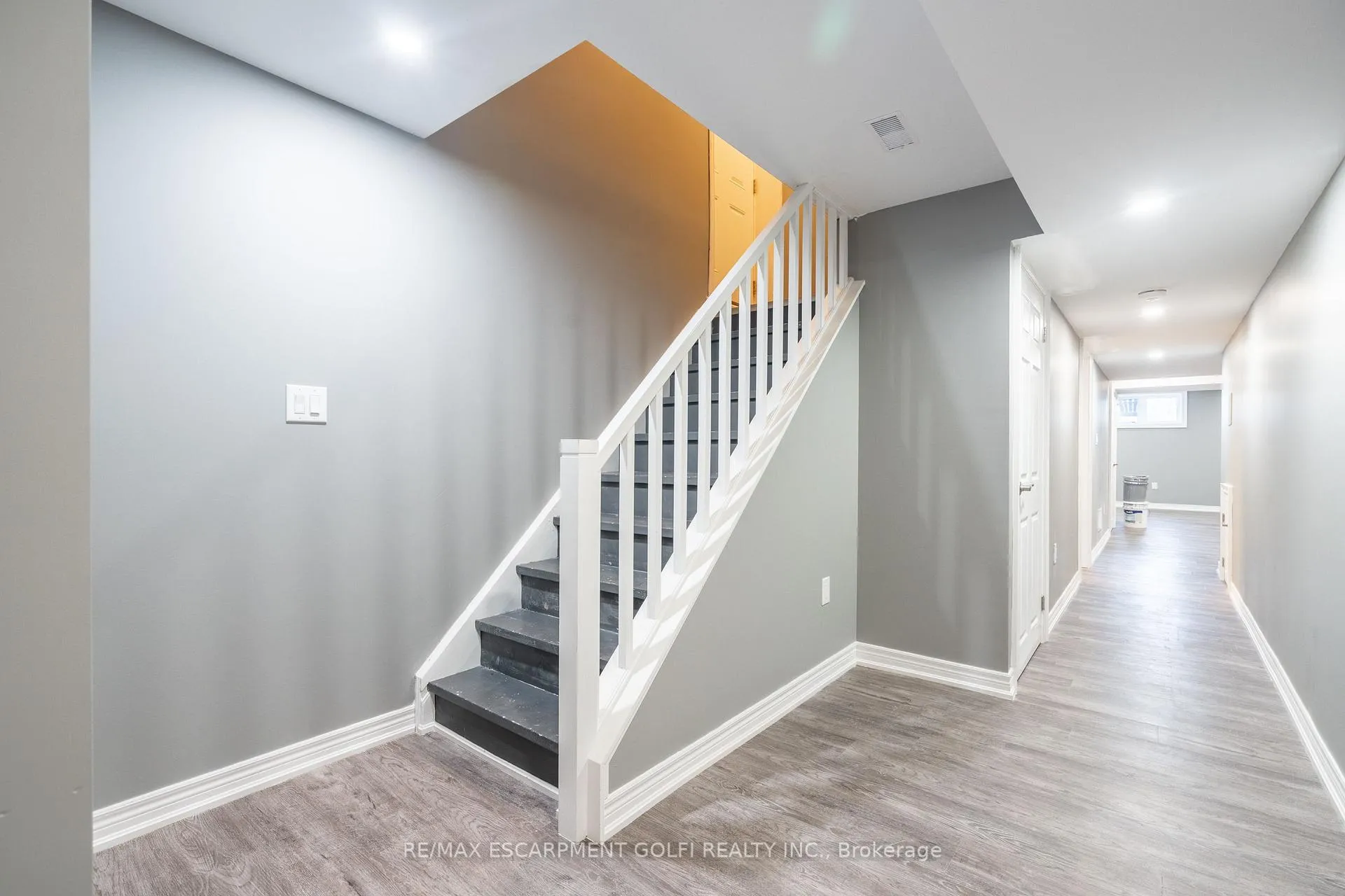 Photo 27 of 8561 Dogwood Crescent, Niagara Falls, Brown — HOMEH