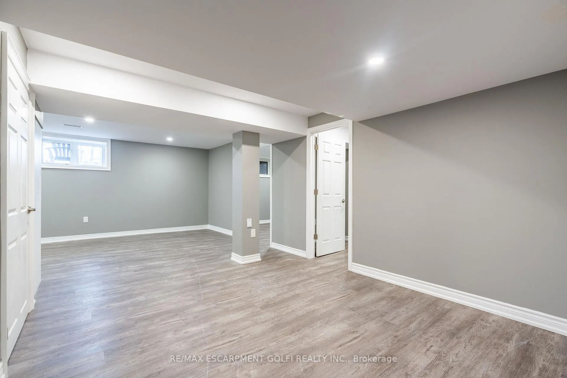 Photo 28 of 8561 Dogwood Crescent, Niagara Falls, Brown — HOMEH