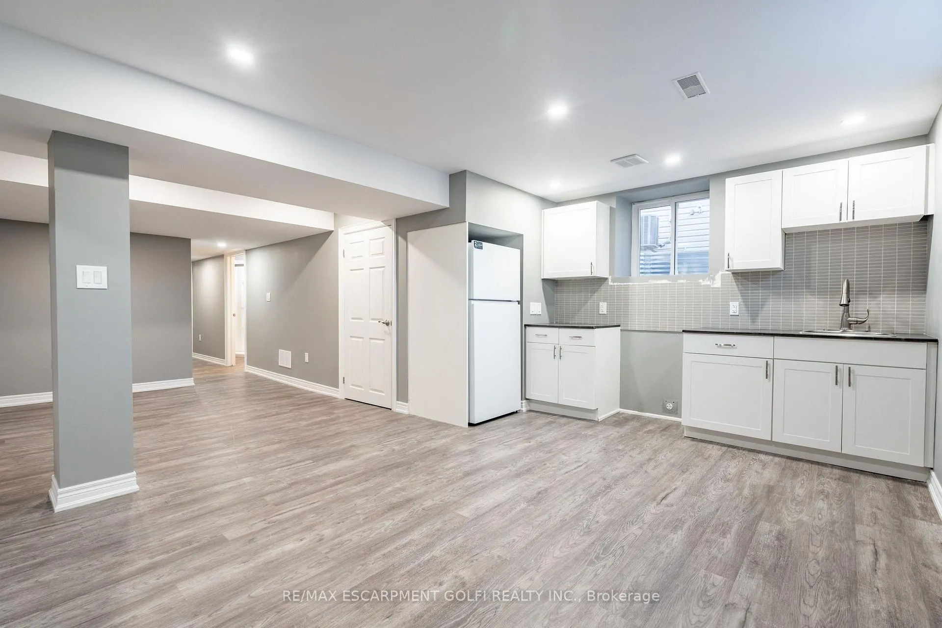 Photo 29 of 8561 Dogwood Crescent, Niagara Falls, Brown — HOMEH