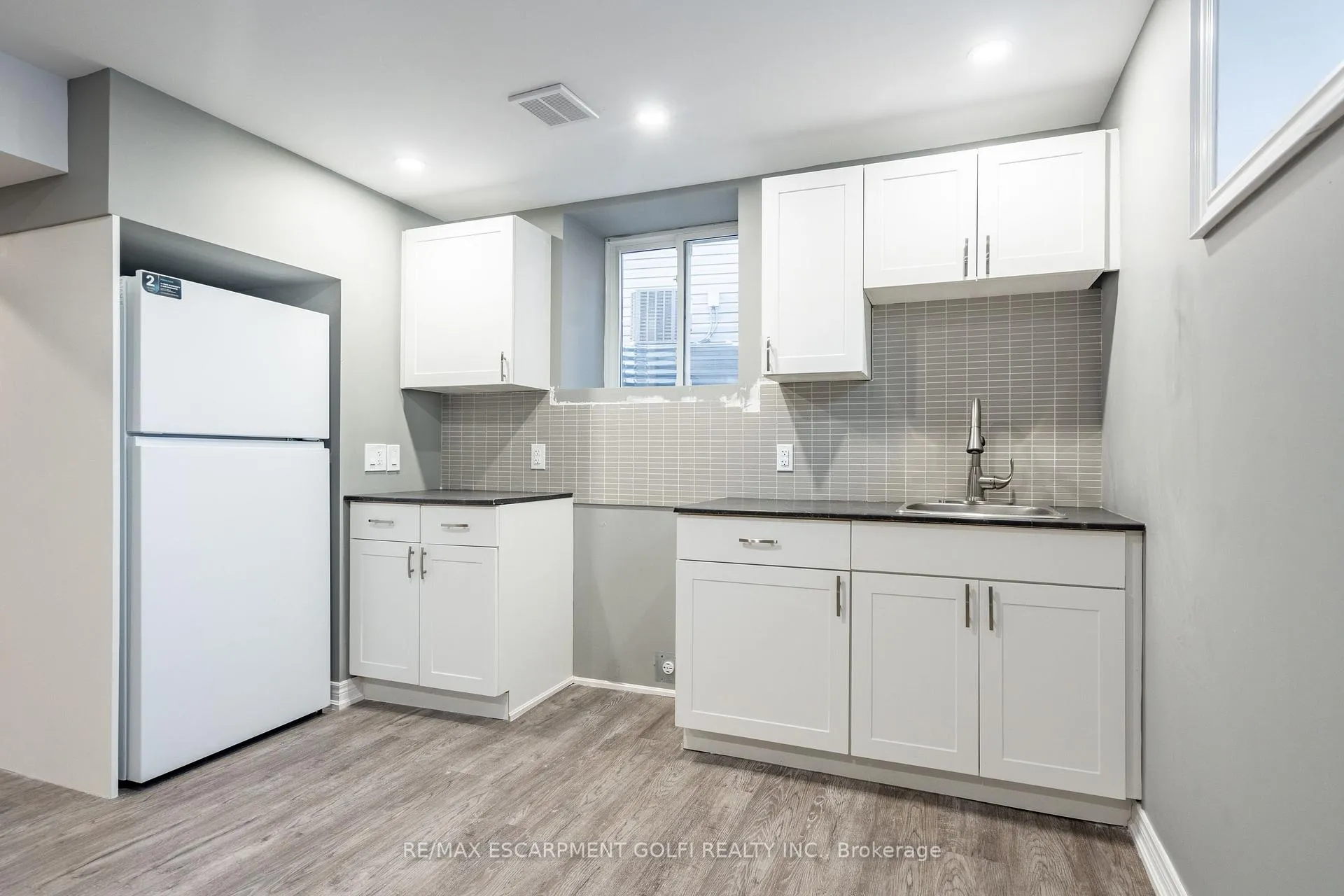 Photo 30 of 8561 Dogwood Crescent, Niagara Falls, Brown — HOMEH