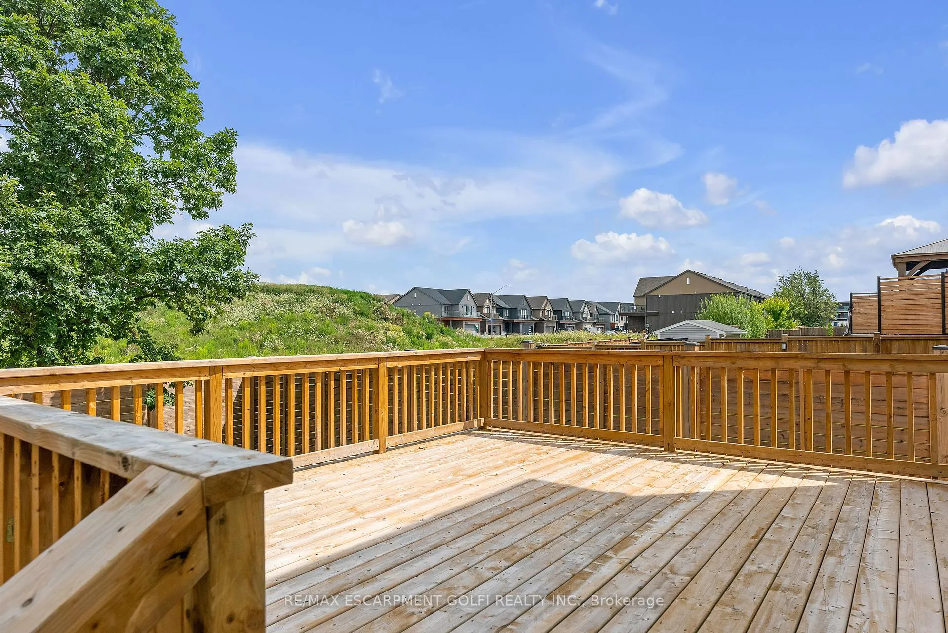 Photo 38 of 8561 Dogwood Crescent, Niagara Falls, Brown — HOMEH